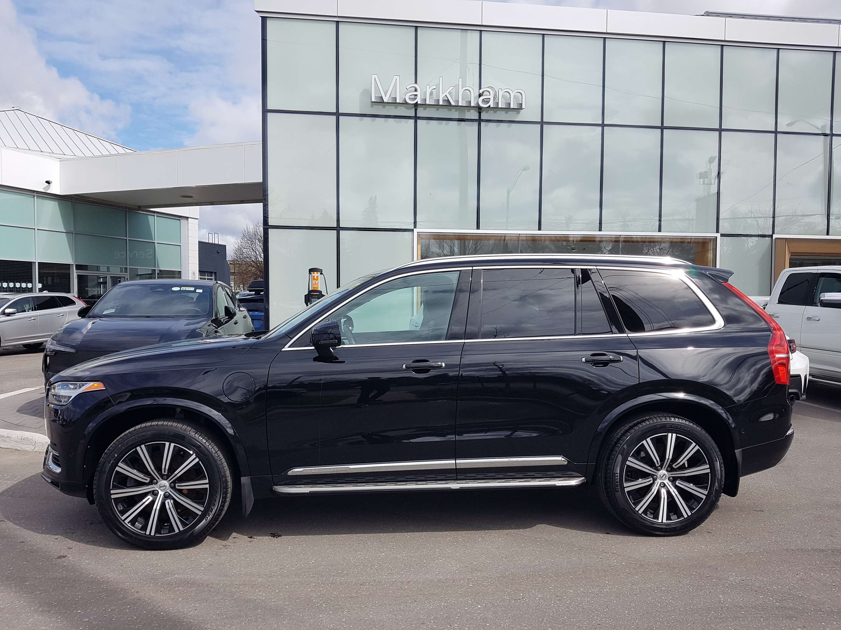 2022 Volvo XC90 Recharge Inscription Extended Range alt 2