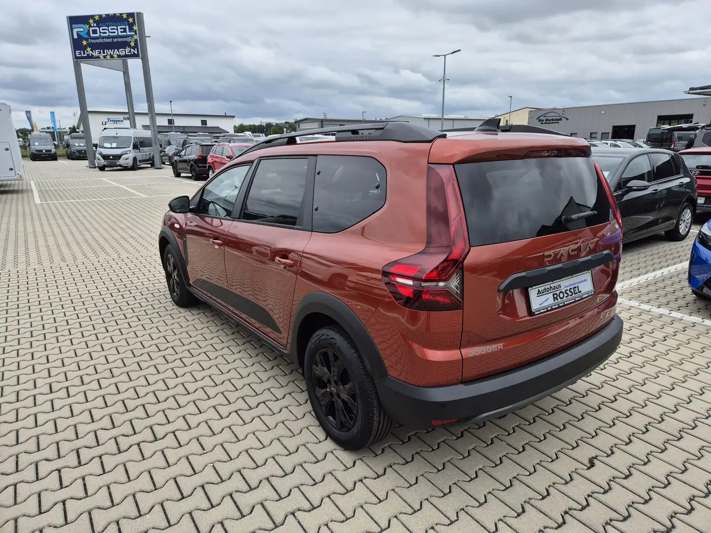 Dacia Jogger 1.0 TCe Extreme+ 7-Sitzer Alu 16" Navigat Braun - 2