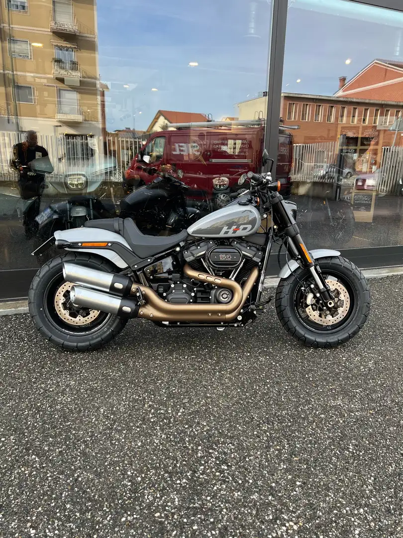 Harley-Davidson Fat Bob 114 Gris - 1