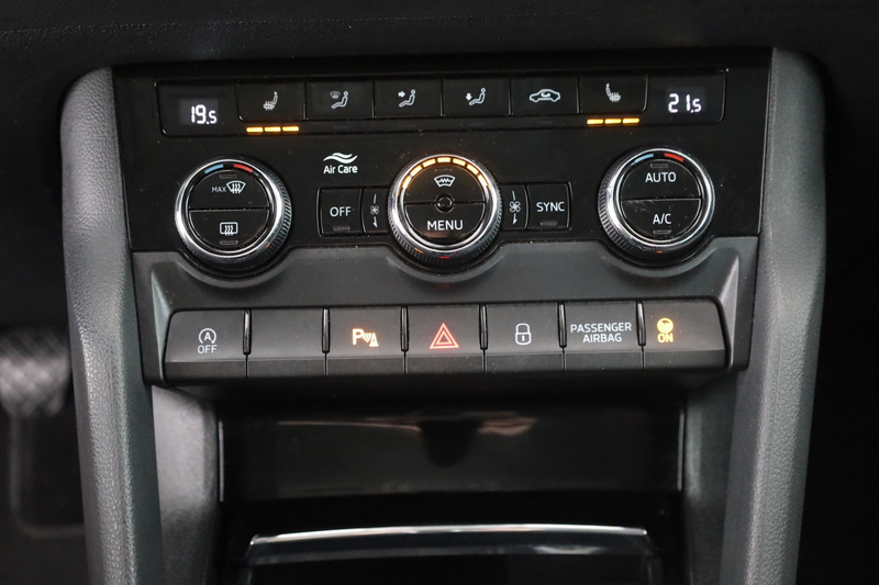 Skoda Karoq 1.5 TSI Style LED Navi Sitzheizung Kamera — photo 12