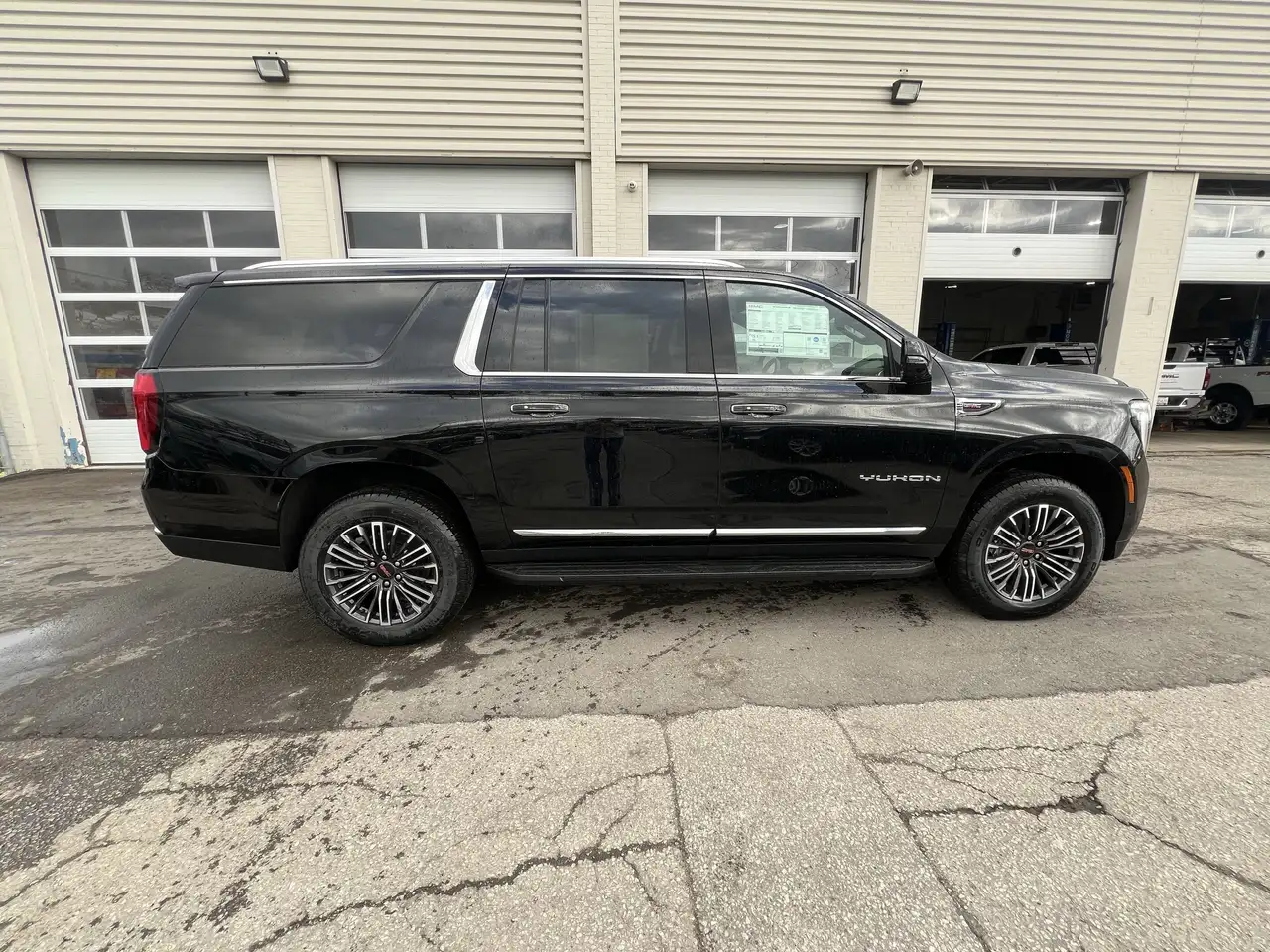 GMC Yukon снимка GMC Yukon
