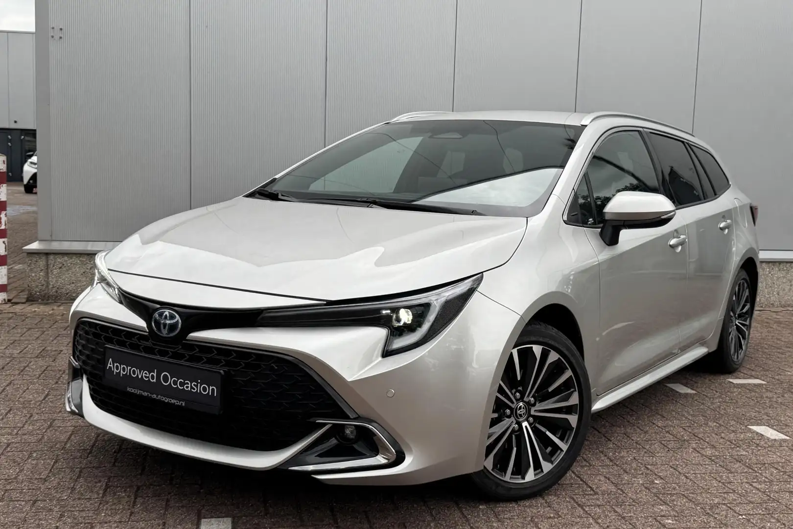 Toyota Corolla Touring Sports 1.8 Hybrid First Edition Apple Carp Grijs - 2