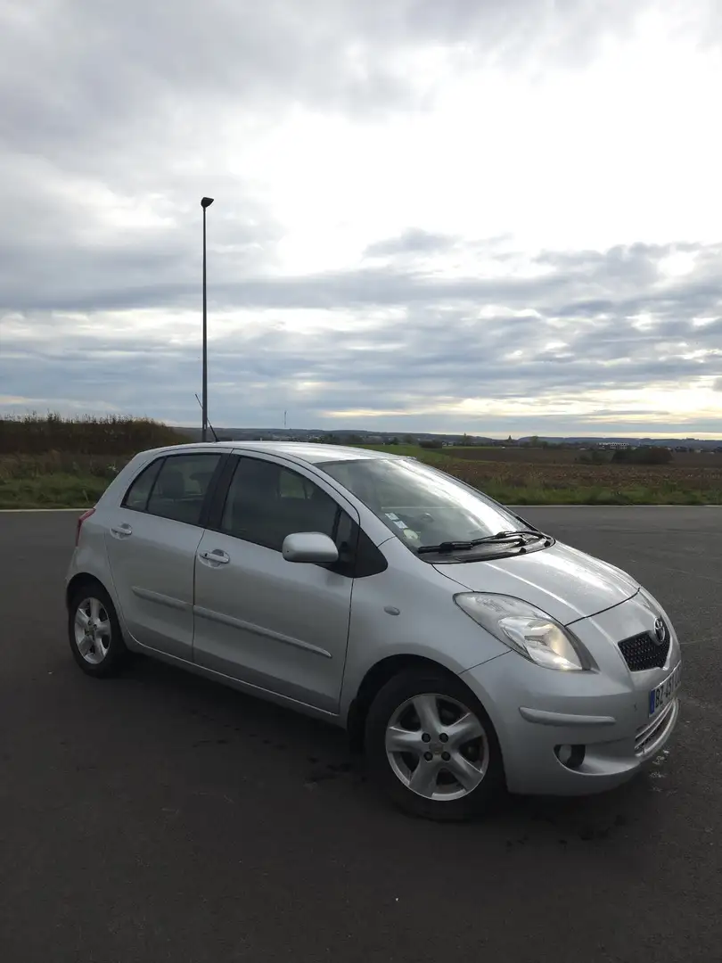 Toyota Yaris 1.3i VVT-i 16v Luna MMT - 2