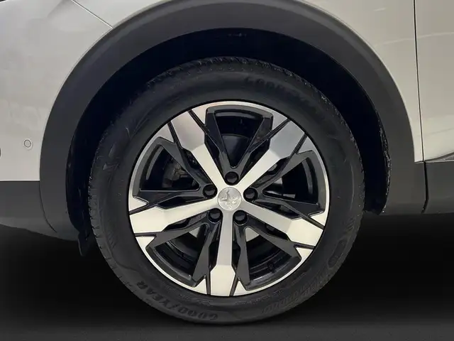 Peugeot 5008 view 8