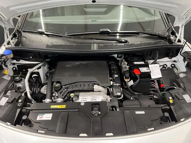 Peugeot 5008 view 5