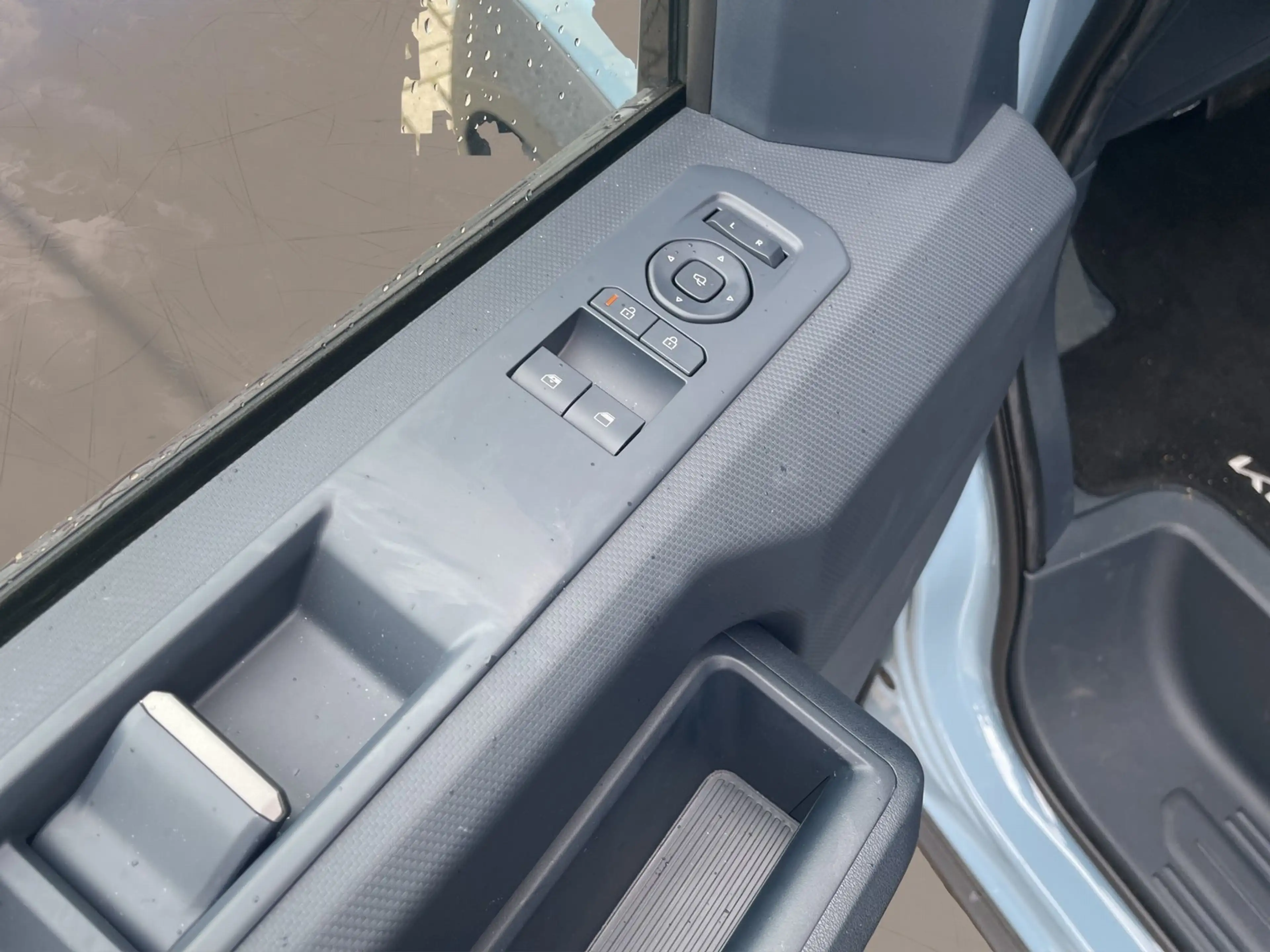 Kia PV5 Passenger 71,2 kWh Elite WP LM — photo 15