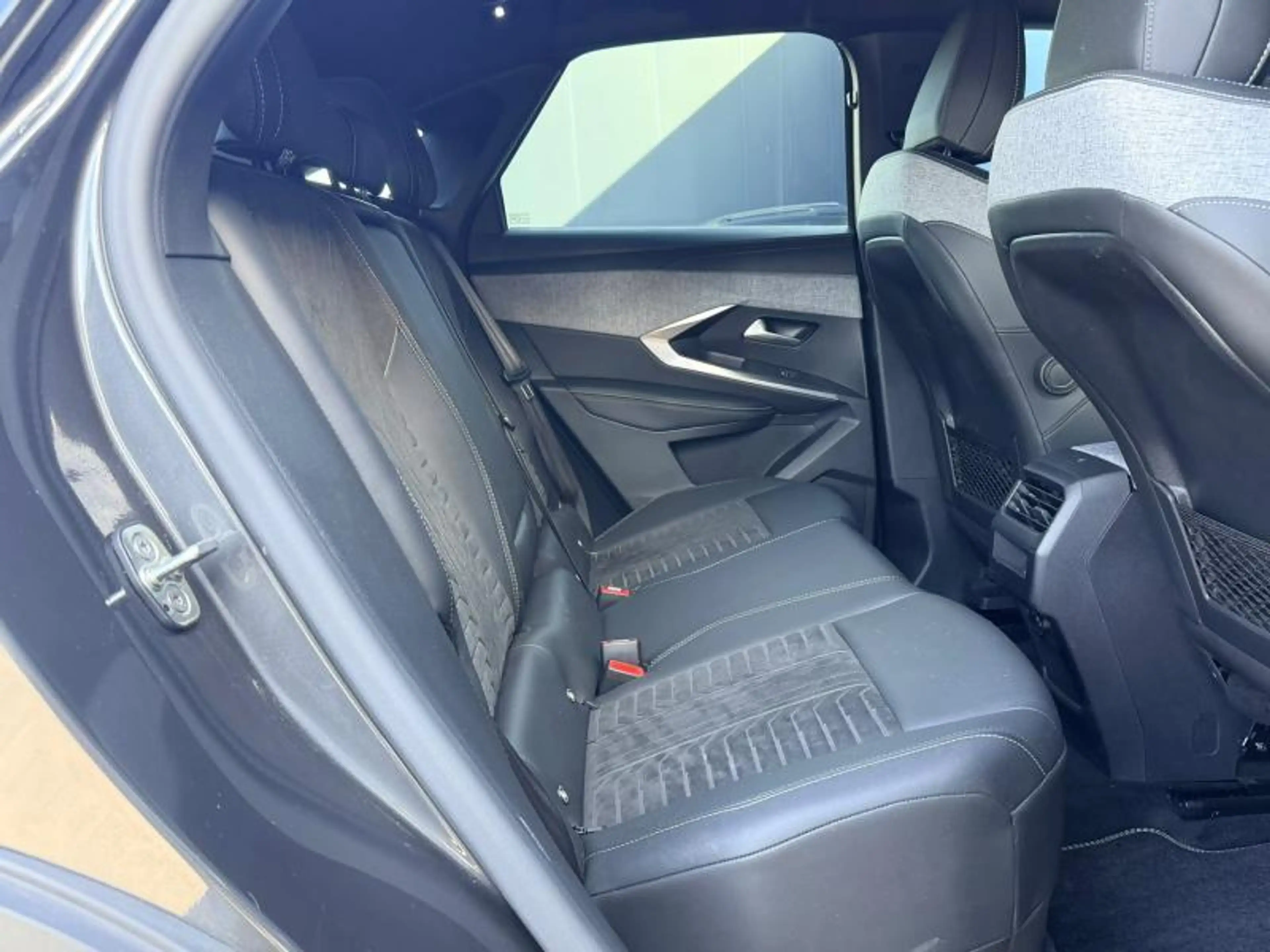 Peugeot 3008 GT / MHEV / E-DSC6 / 136ch — photo 7