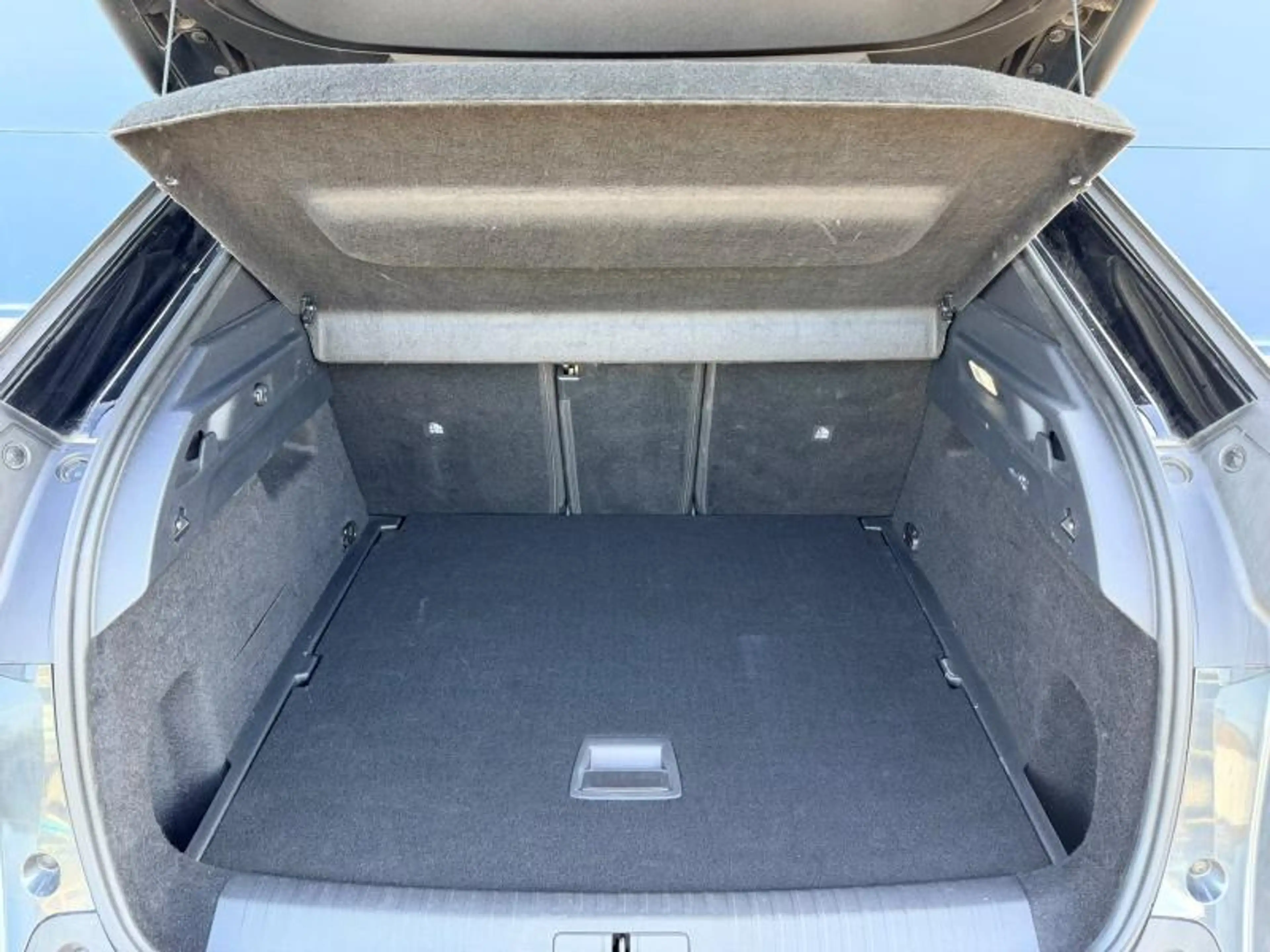 Peugeot 3008 GT / MHEV / E-DSC6 / 136ch — photo 8