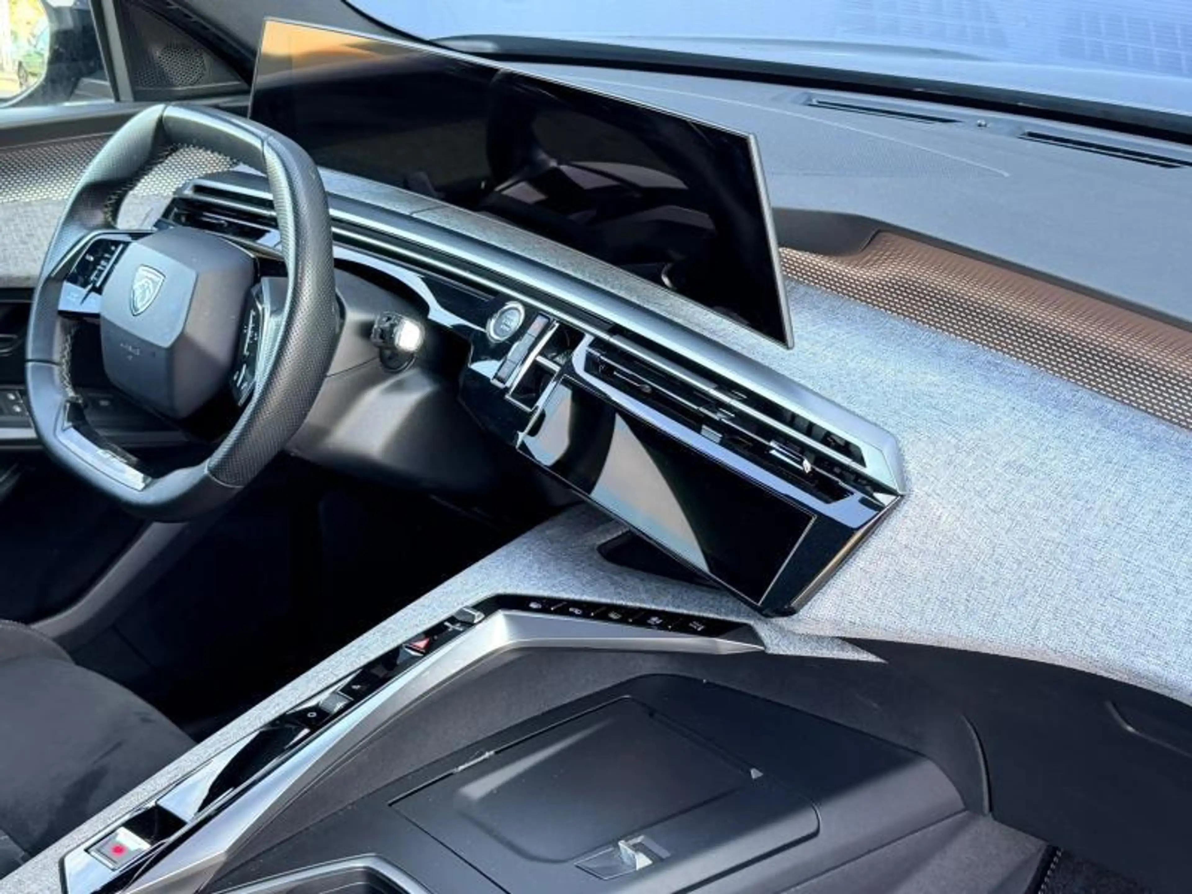 Peugeot 3008 GT / MHEV / E-DSC6 / 136ch — photo 2