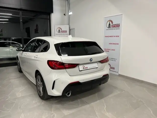 BMW 1 Series view 5