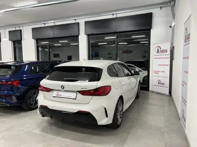 BMW 1 Series view 4