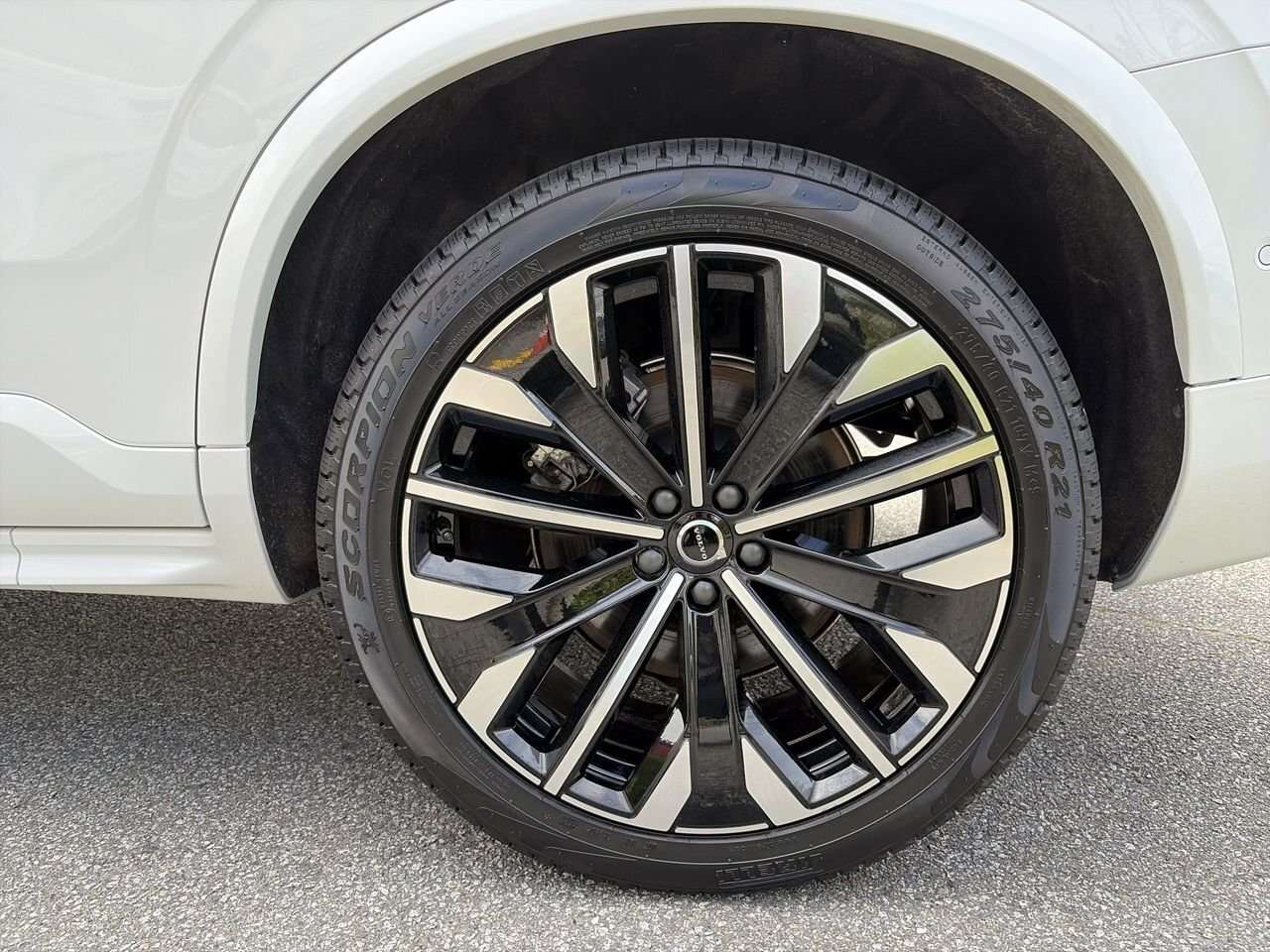 2026 Volvo XC90 Plus Dark Theme Incoming Unit ETA end of April | H thumb 18