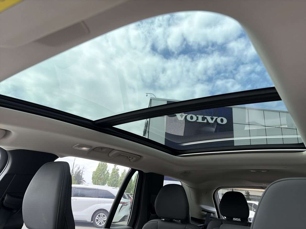 2026 Volvo XC90 Plus Dark Theme Incoming Unit ETA end of April | H thumb 29