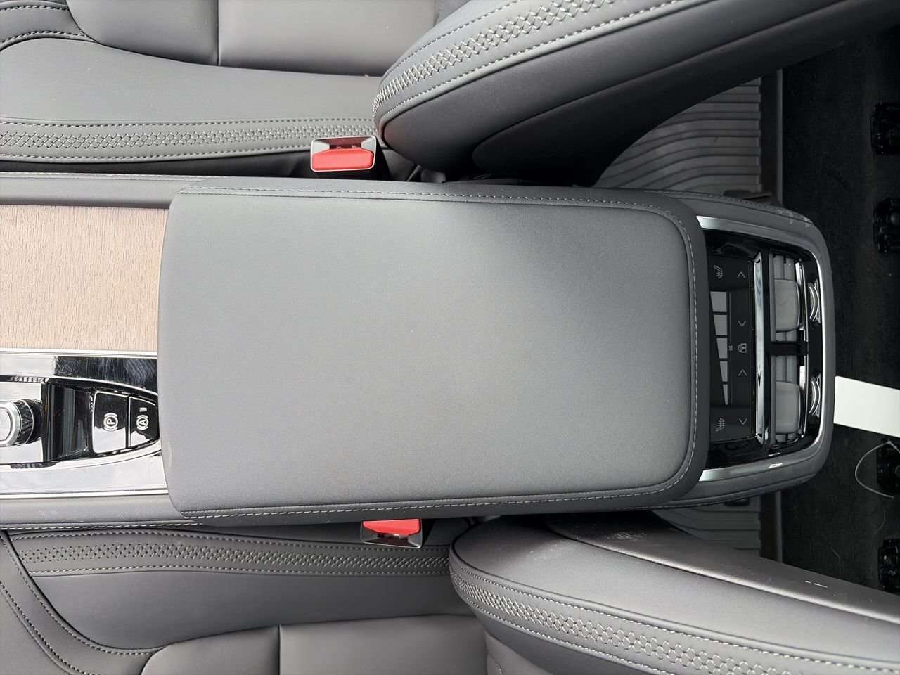 2026 Volvo XC90 Plus Dark Theme Incoming Unit ETA end of April | H thumb 27