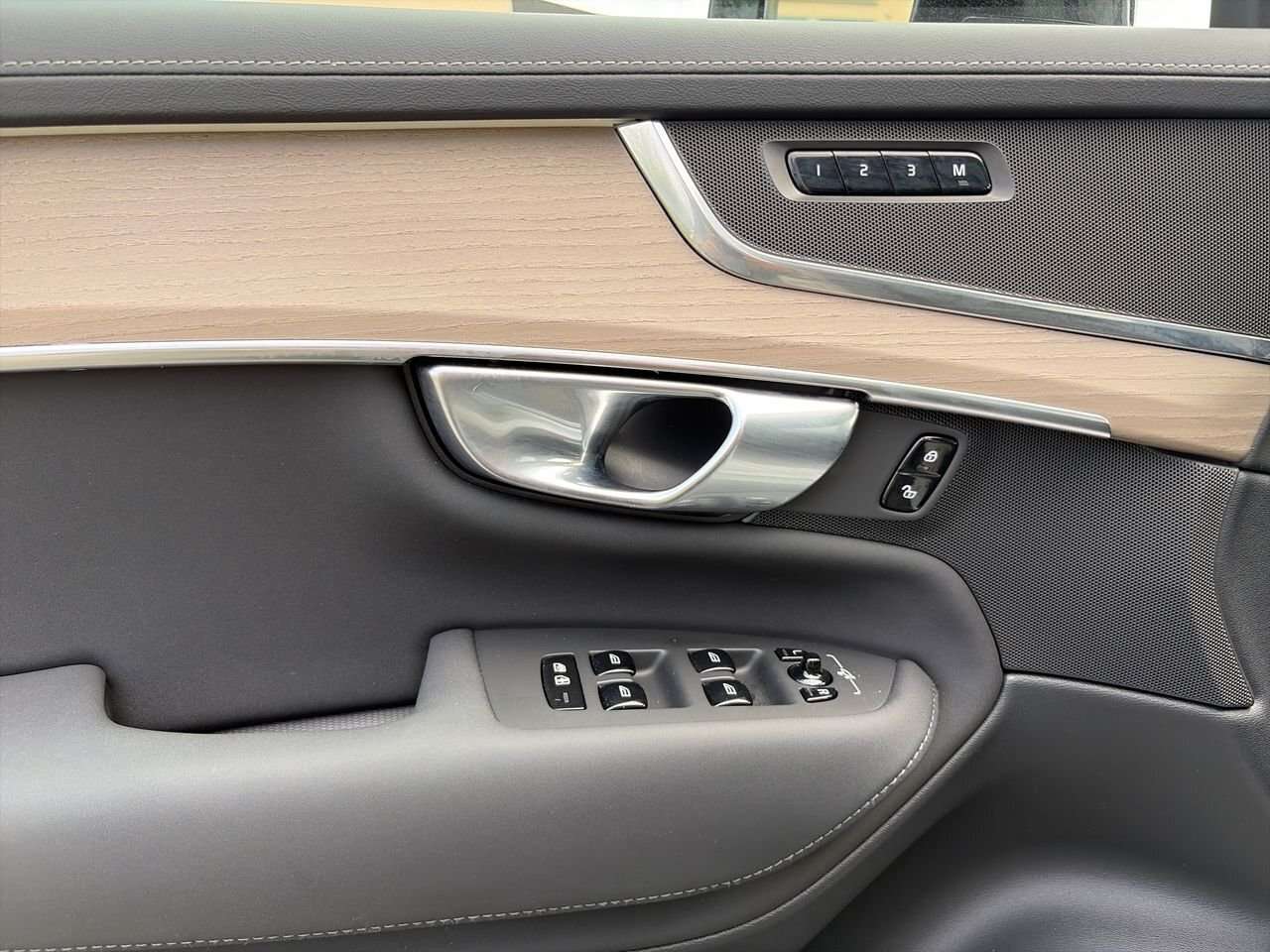 2026 Volvo XC90 Plus Dark Theme Incoming Unit ETA end of April | H thumb 21