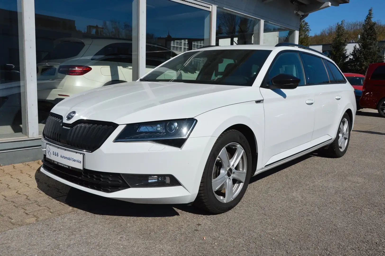 Skoda Superb Combi Sportline 2.0 TDI*NAVI*ACC*CAM*AHK* Weiß - 1