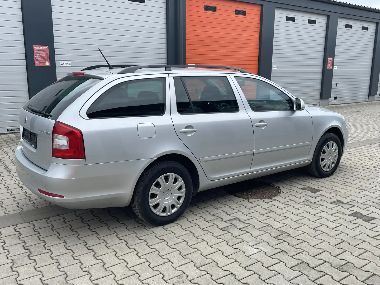 Skoda Octavia Ambiente Grau - 1