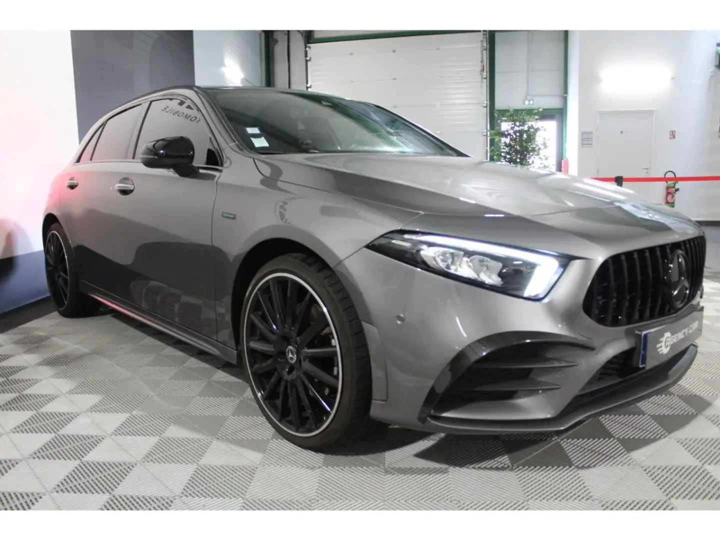 Mercedes-Benz A 250 250 e-AMG Line-BV 8G-DCT Grau - 2