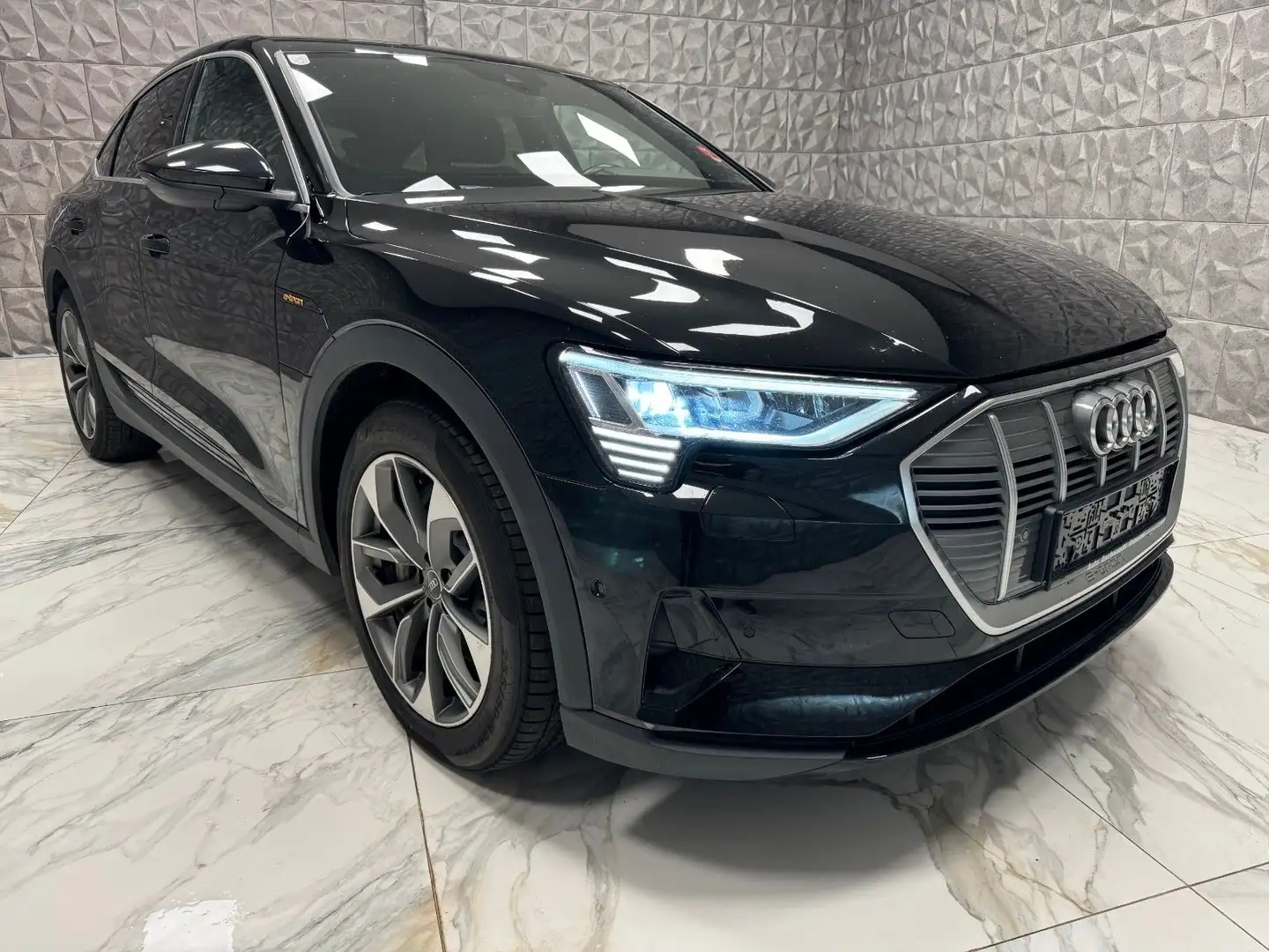 Audi e-tron SB 50 quattro 71kWh Business/ S-Line*VOLL Zwart - 1