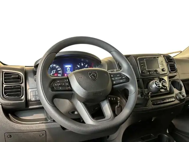 Peugeot Boxer view 14