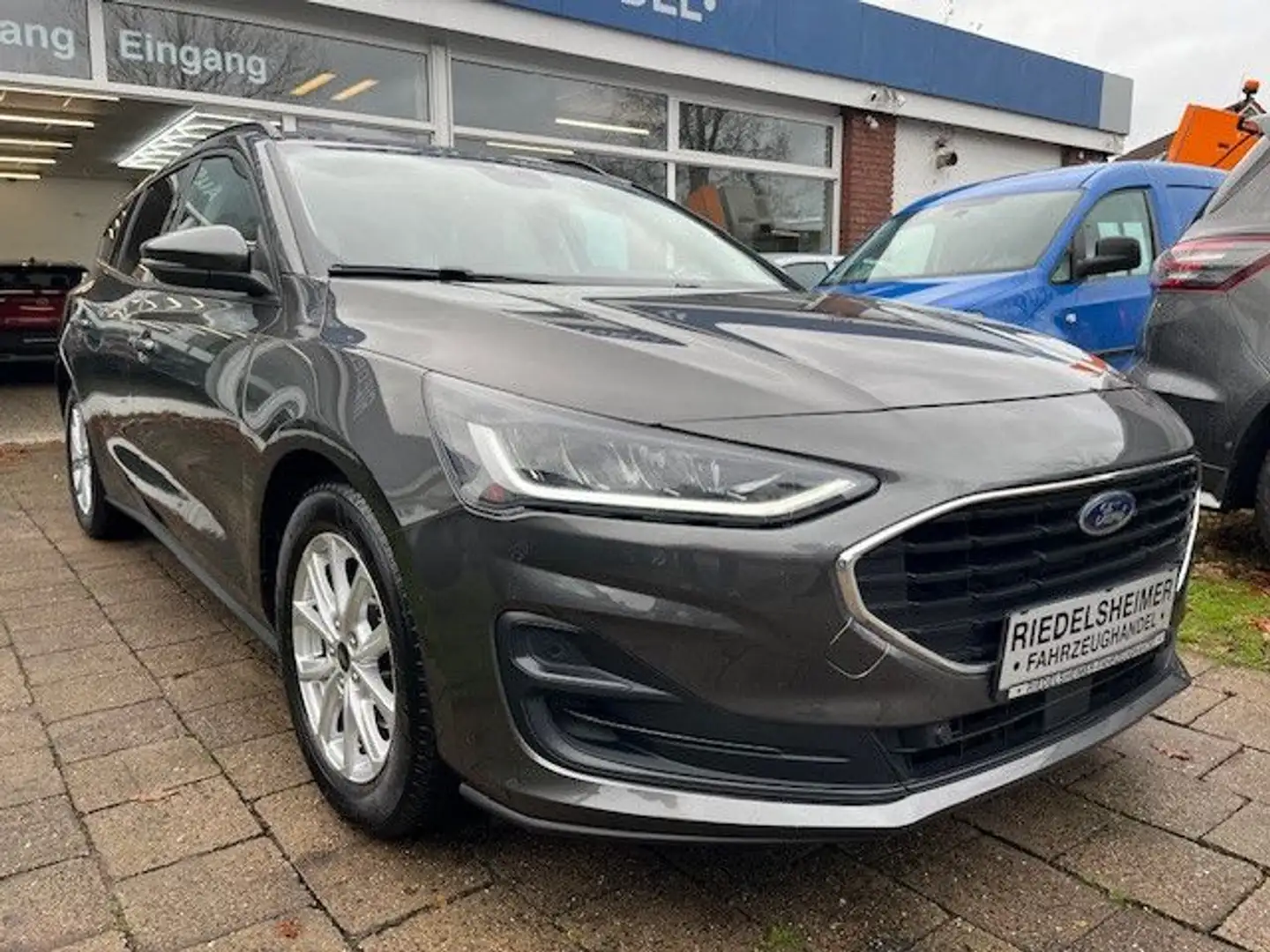 Ford Focus Tur. Cool & Con AUT NAVI LED KAM PDC AHK Grau - 1