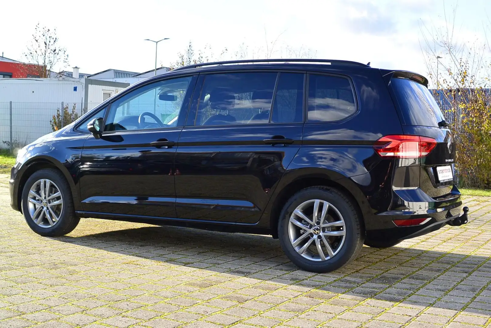 Volkswagen Touran Edition 1.5 TSI 7-Sitzer AHK APP SCHNELL Schwarz - 1