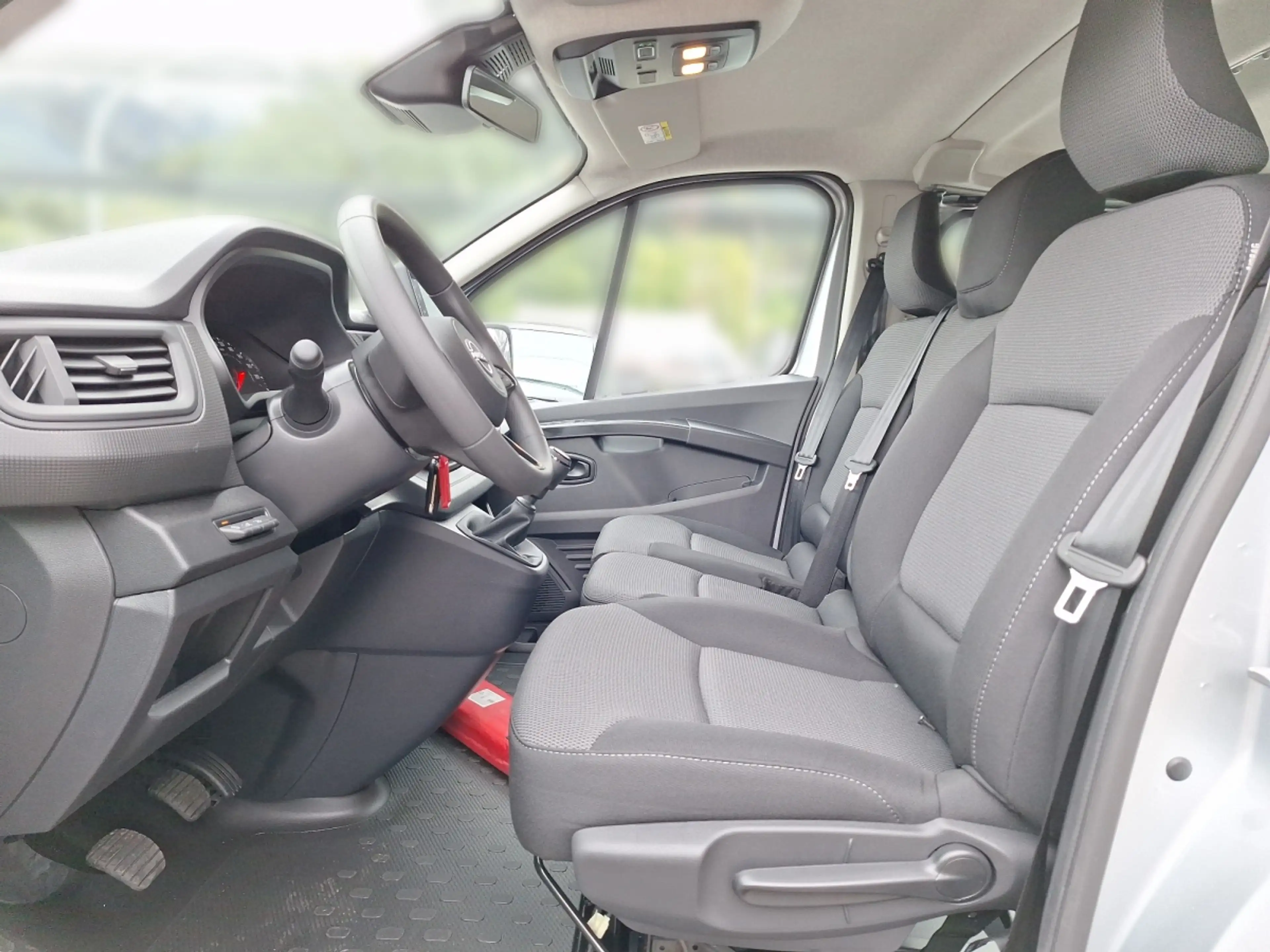 Nissan Primastar Acenta L1H1 dCi 150PS 9-Sitzer — photo 5