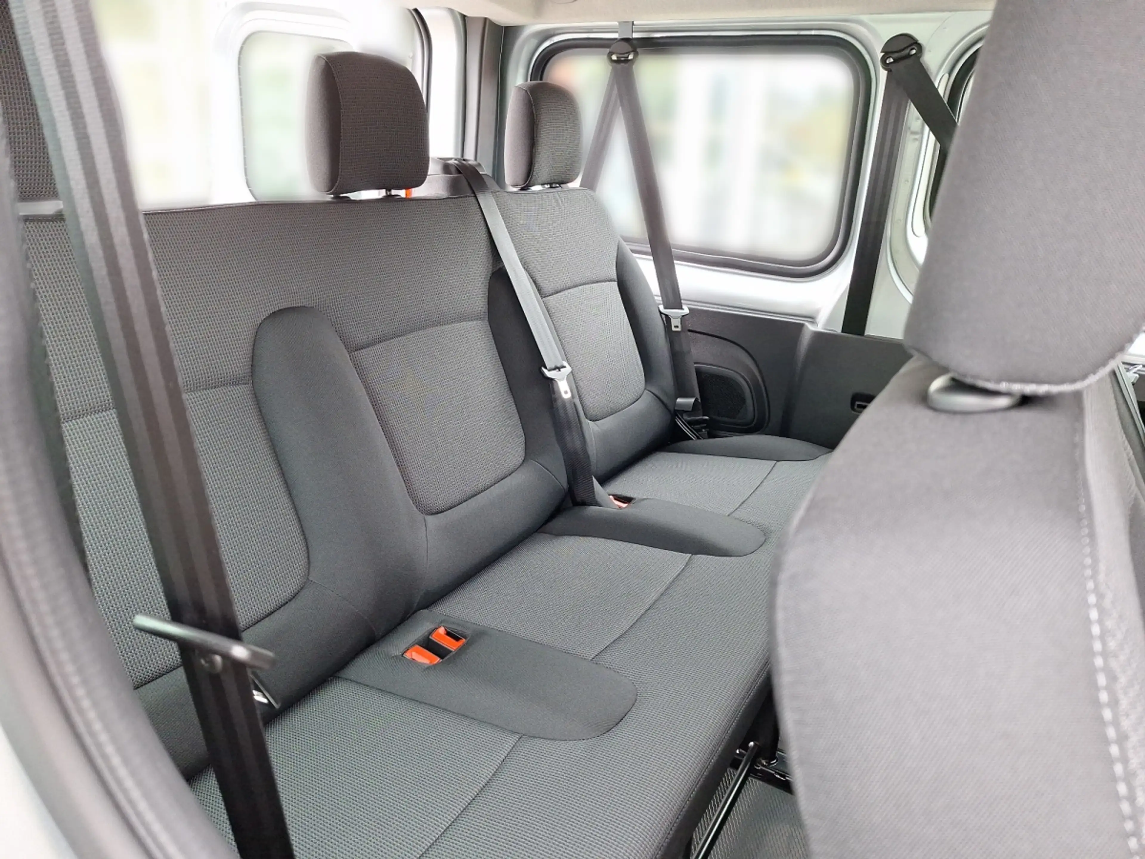 Nissan Primastar Acenta L1H1 dCi 150PS 9-Sitzer — photo 4