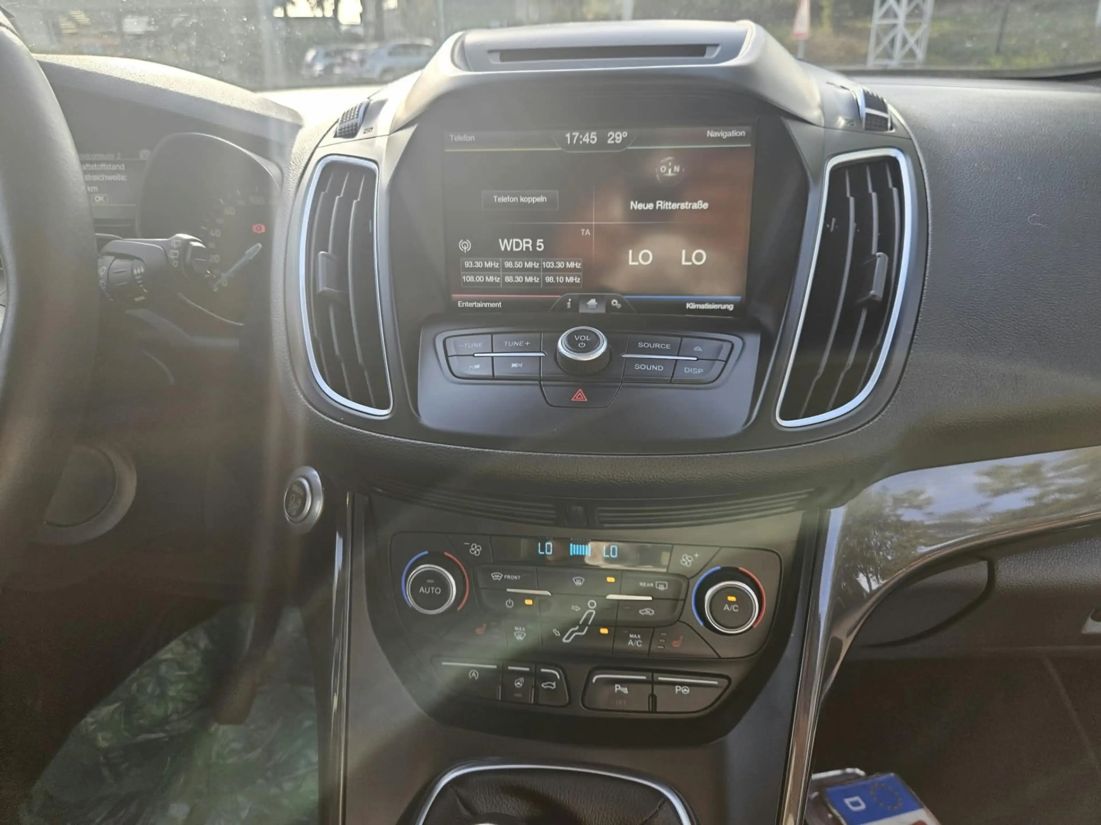 Ford C-Max Titanium — photo 16