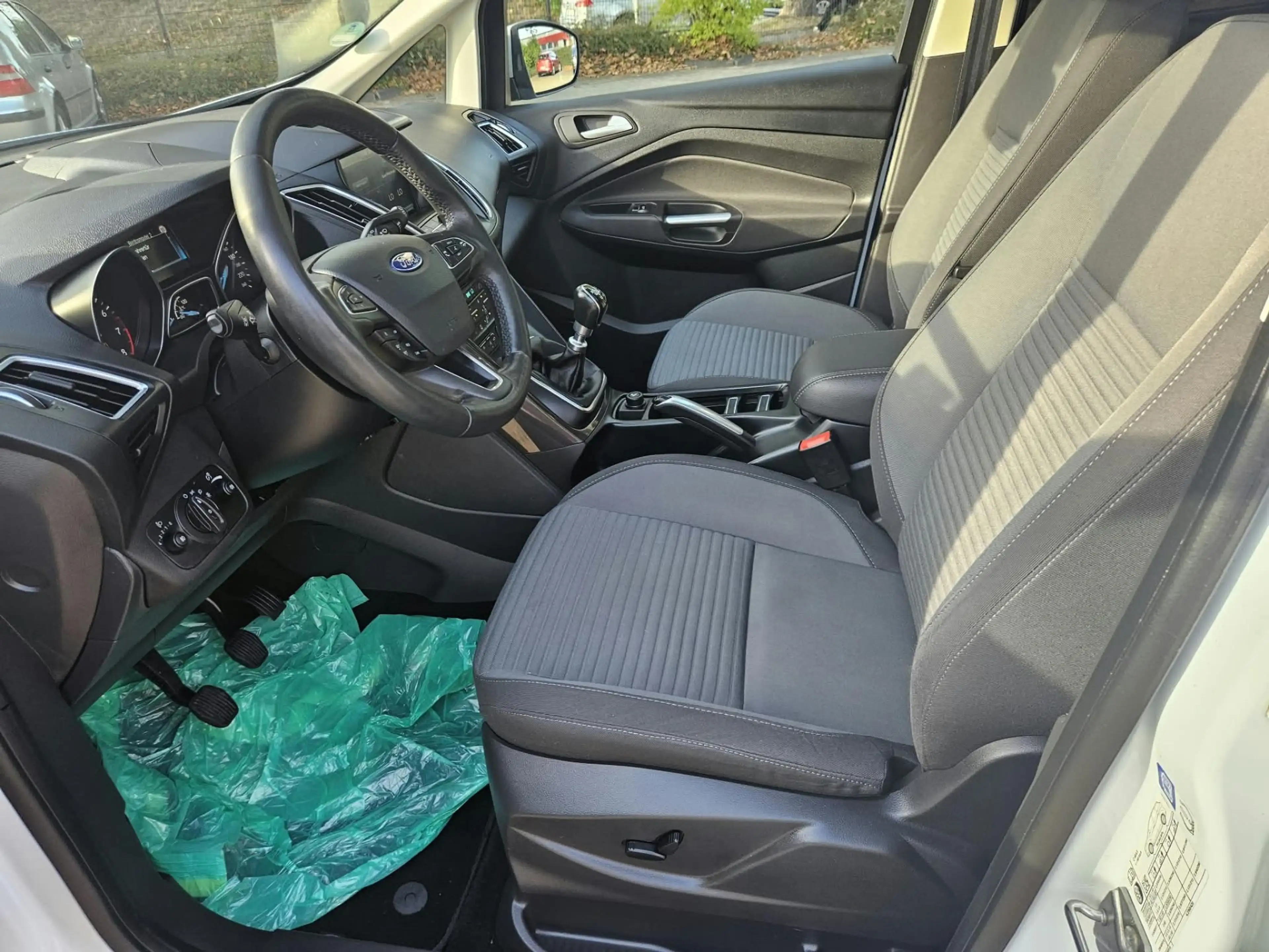 Ford C-Max Titanium — photo 9