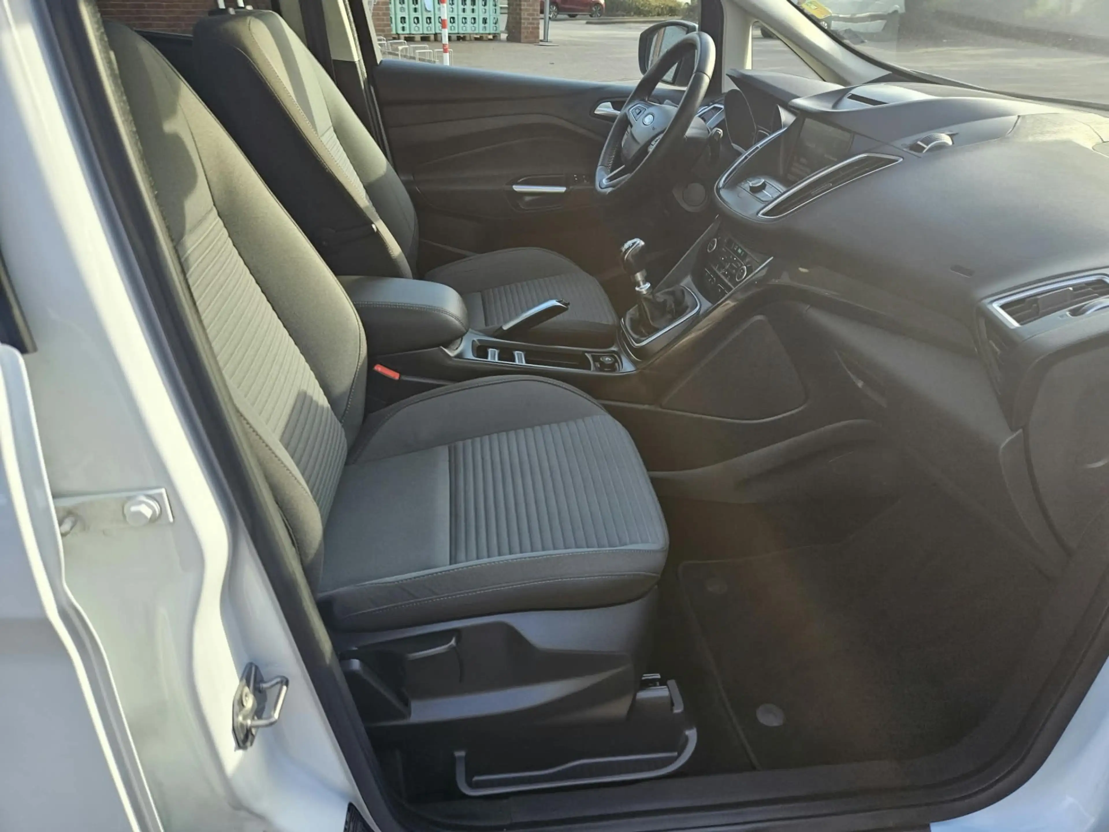 Ford C-Max Titanium — photo 11