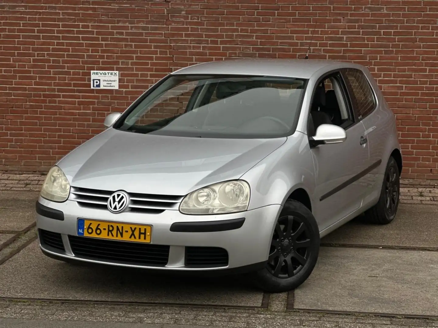 Volkswagen Golf 1.6 FSI Comfortl |Clima |Navi |CruiseC Grijs - 2
