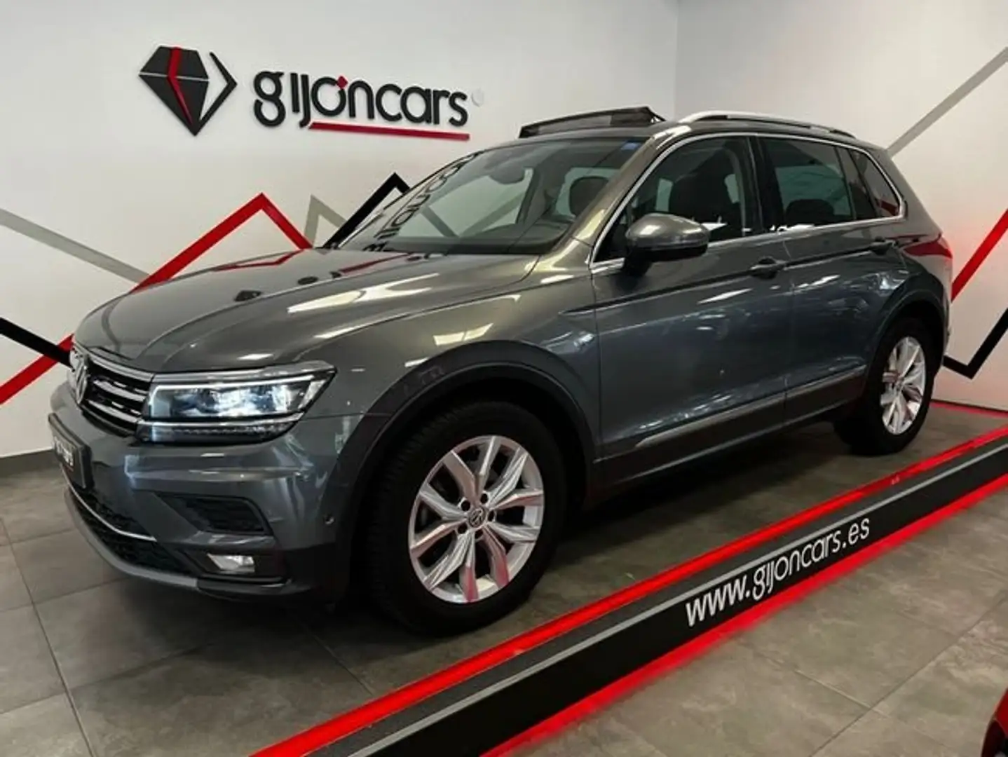 Volkswagen Tiguan 2.0TDI Sport DSG Gris - 1