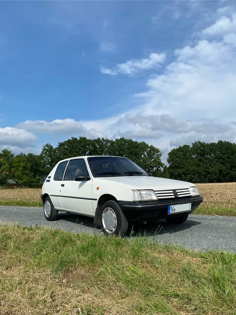 Peugeot 205 XR - 1
