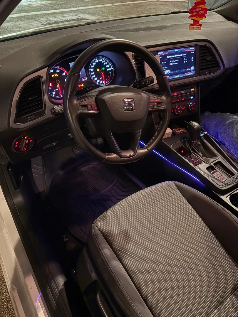 SEAT Leon Leon 1.5 tgi Black Edition 130cv dsg Bianco - 2