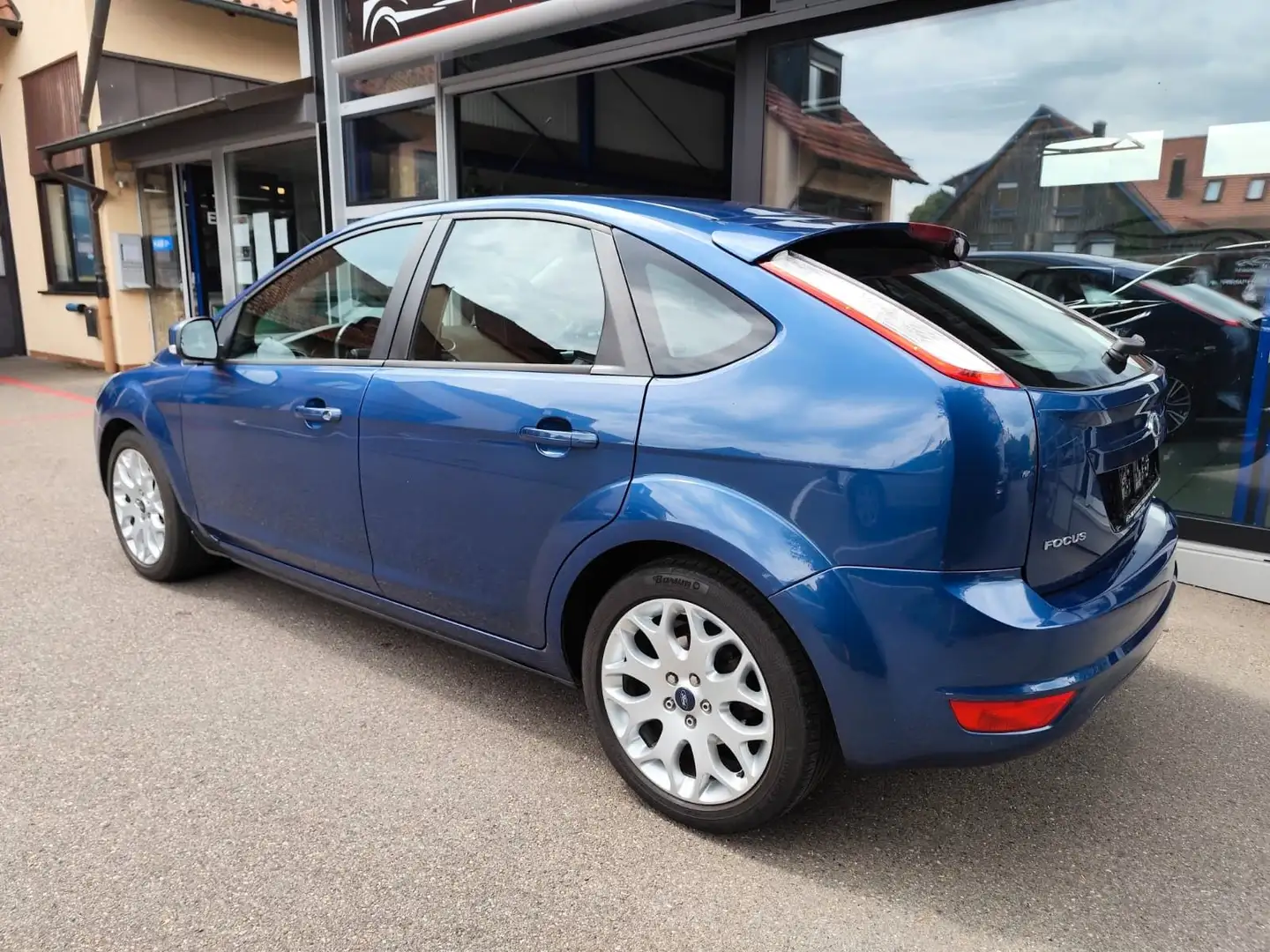 Ford Focus Lim. Sport Blau - 2
