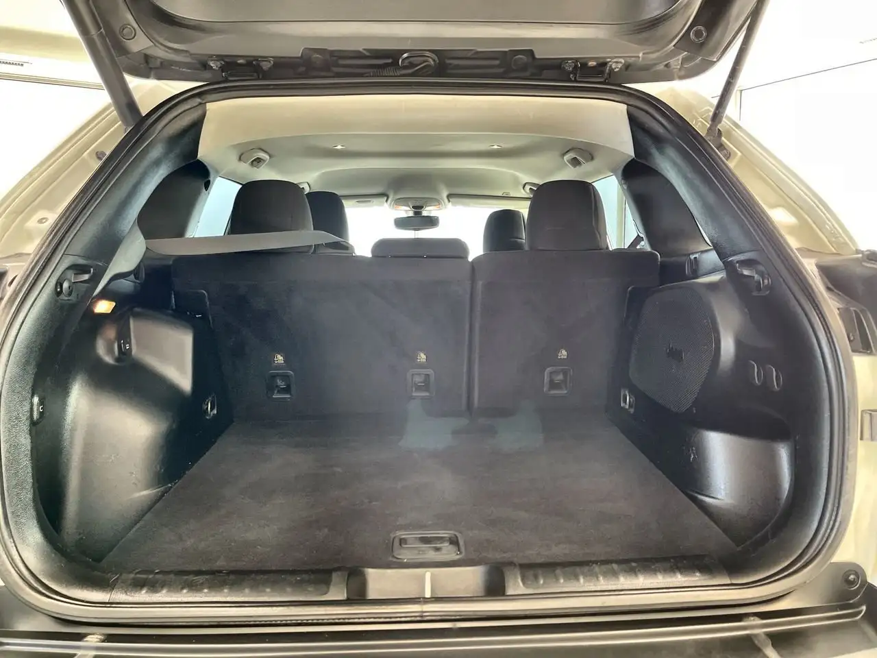 Jeep Cherokee снимка Jeep Cherokee