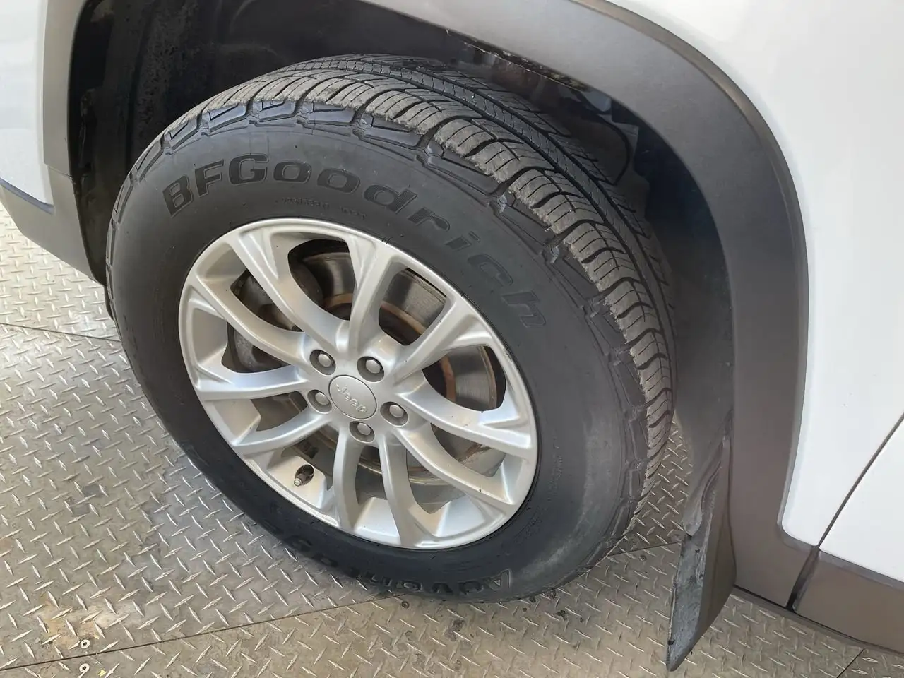Jeep Cherokee снимка Jeep Cherokee