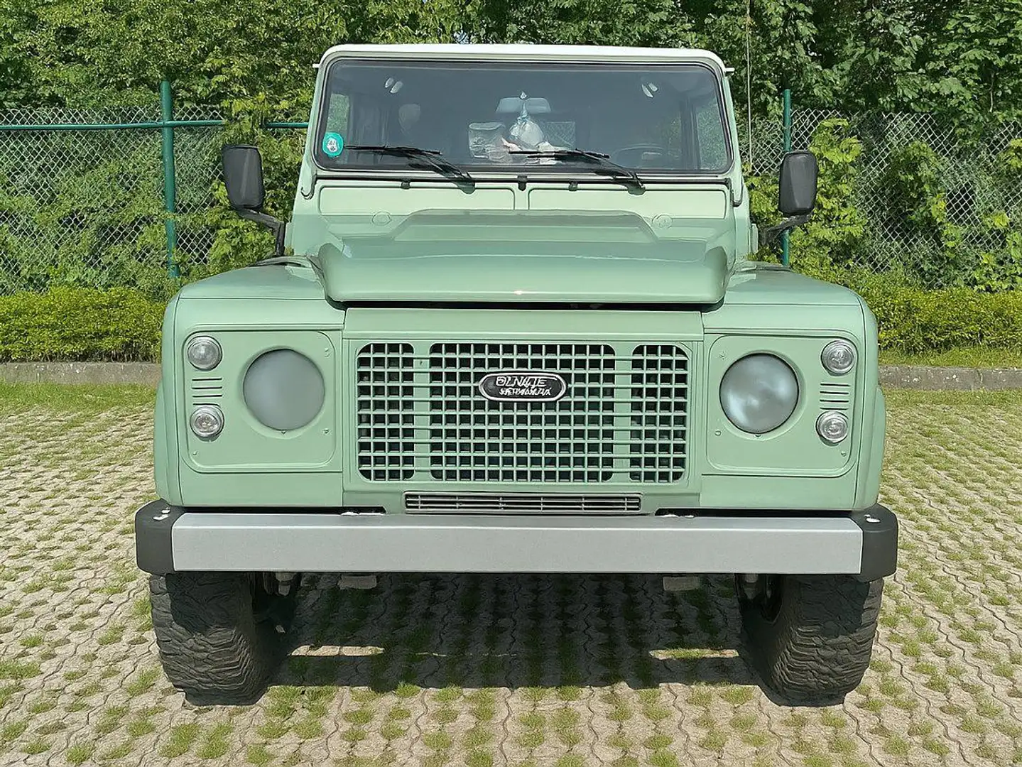 Land Rover Defender 110 TD4 Station Wagon / Heritage / 1.Hand Grün - 2