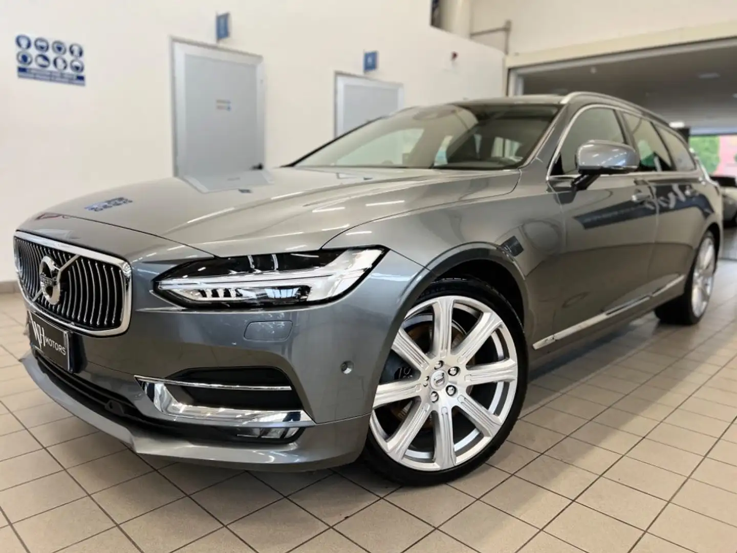 Volvo V90 D5 AWD Geartronic Inscription //SRVICE UFFICIALE// Grau - 1