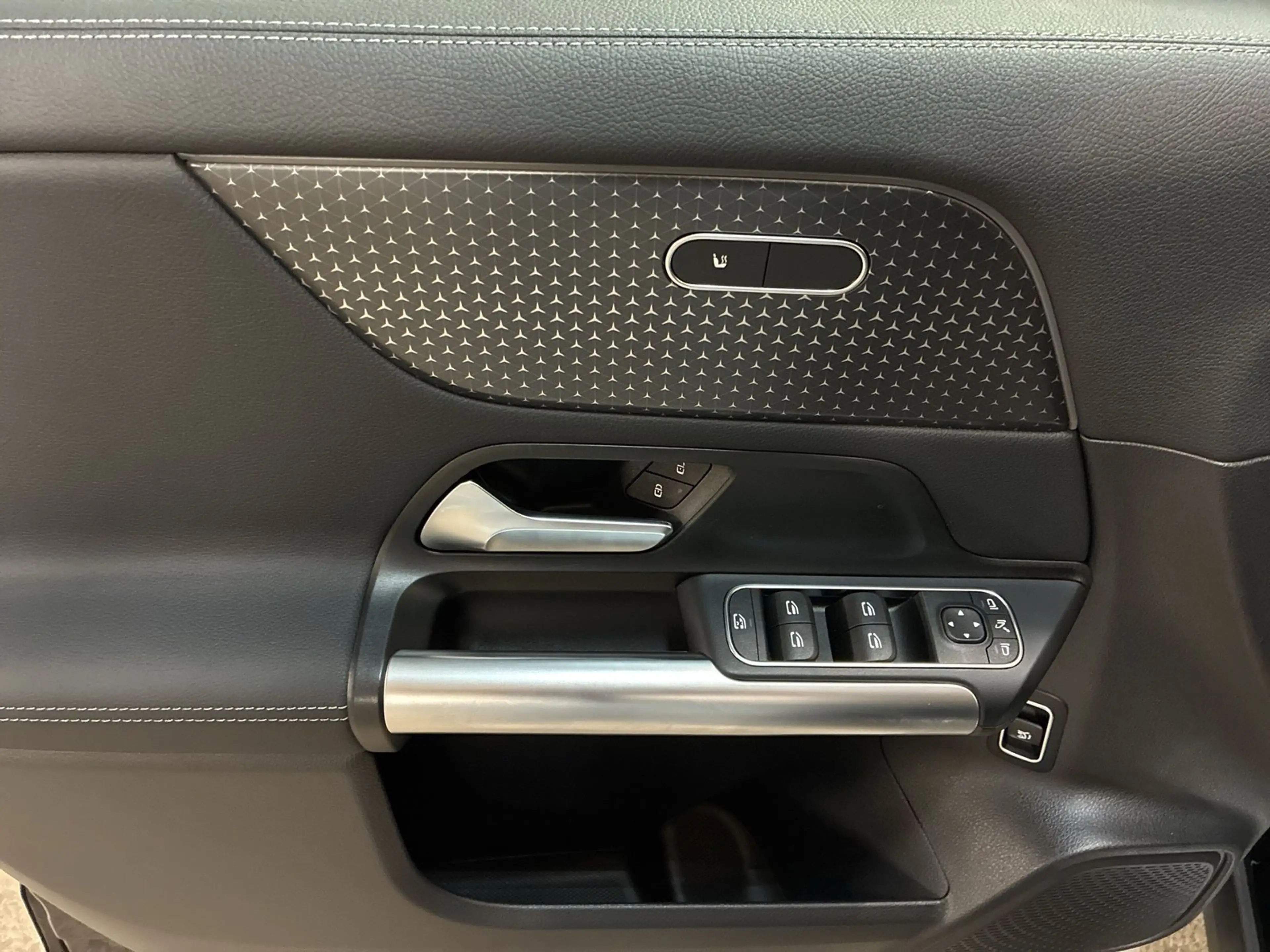Mercedes-Benz GLA 180 Österreich-Edition *Progressive Advanced, LED-HPS, — photo 11
