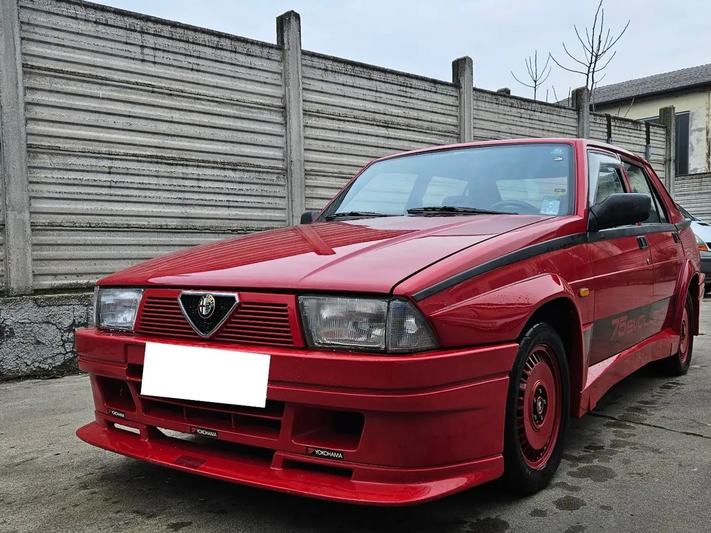 Alfa Romeo 75 Turbo Evoluzione crvena - 1