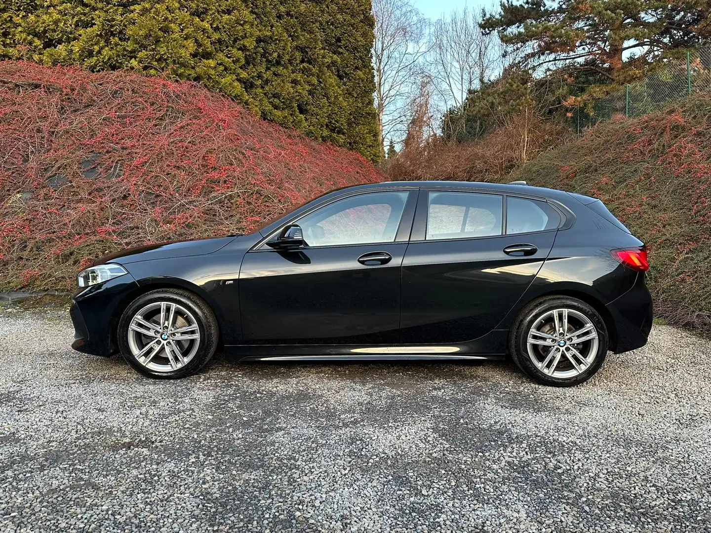 BMW 118 iA Pack M-Sport /Carnet BMW /+Kit Hiver /CarPlay Schwarz - 2