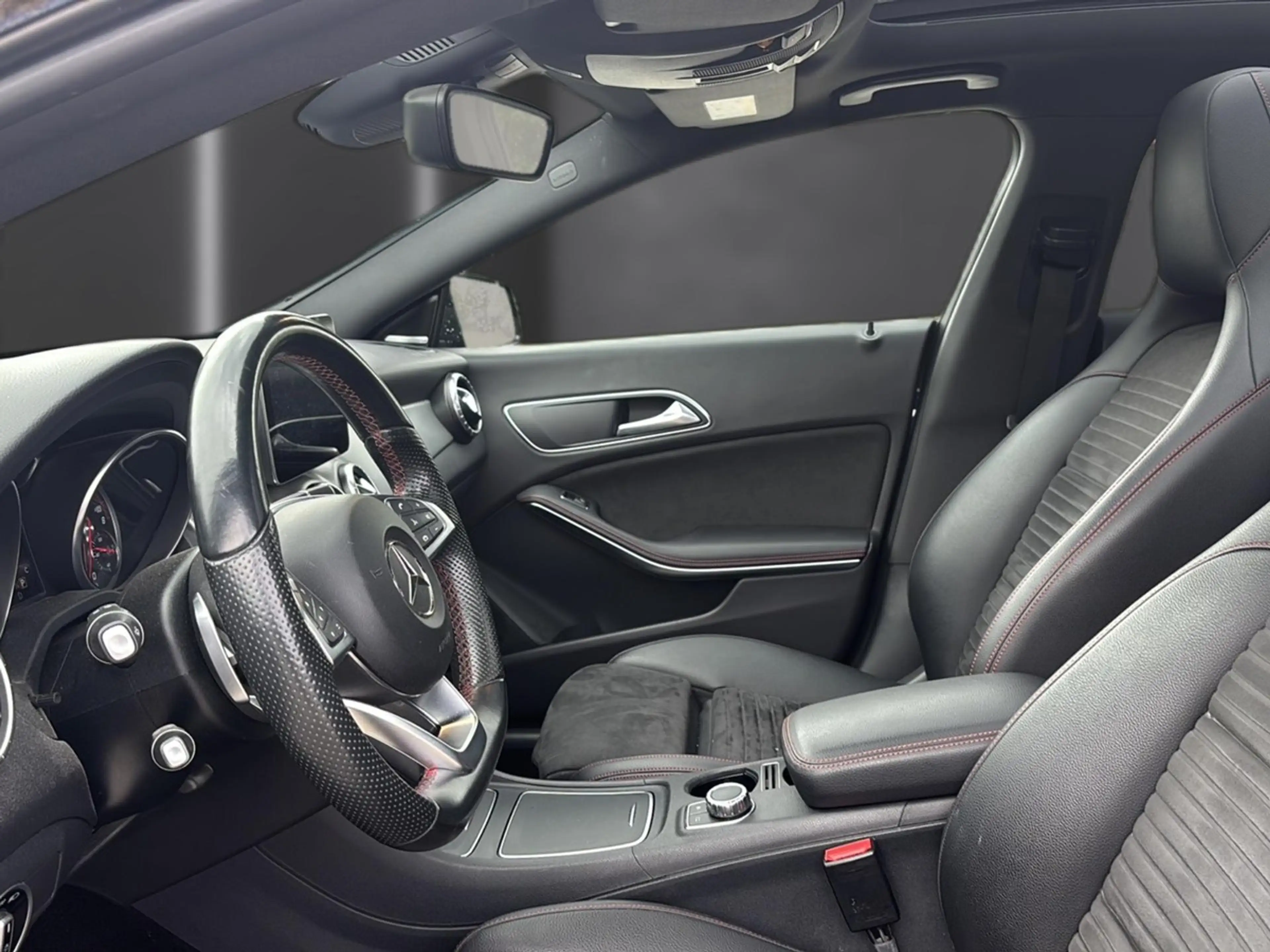 Mercedes-Benz CLA 220 AMG Line 4Matic *LED*SHZ*AHZV*NAVI — photo 13