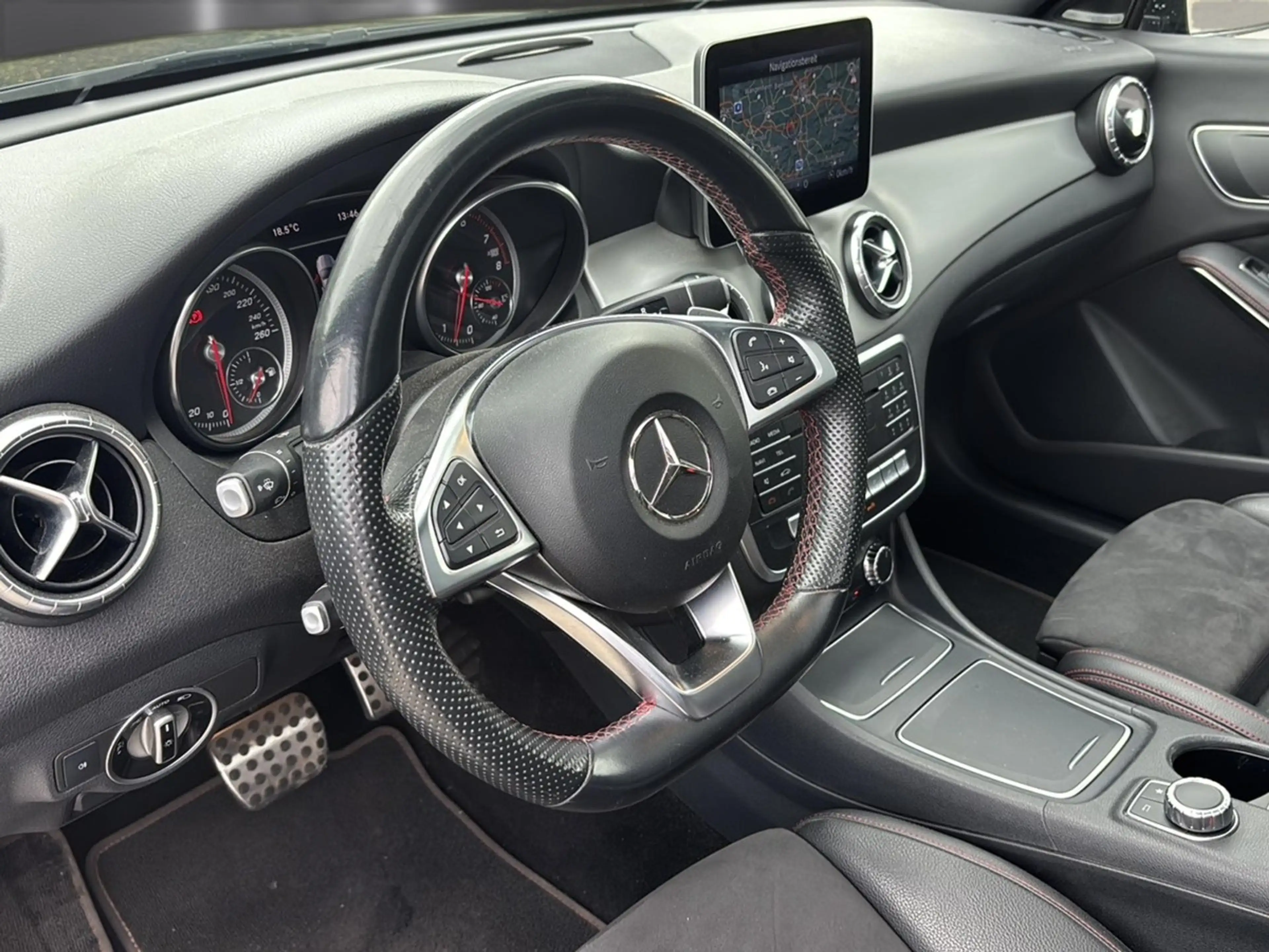 Mercedes-Benz CLA 220 AMG Line 4Matic *LED*SHZ*AHZV*NAVI — photo 12