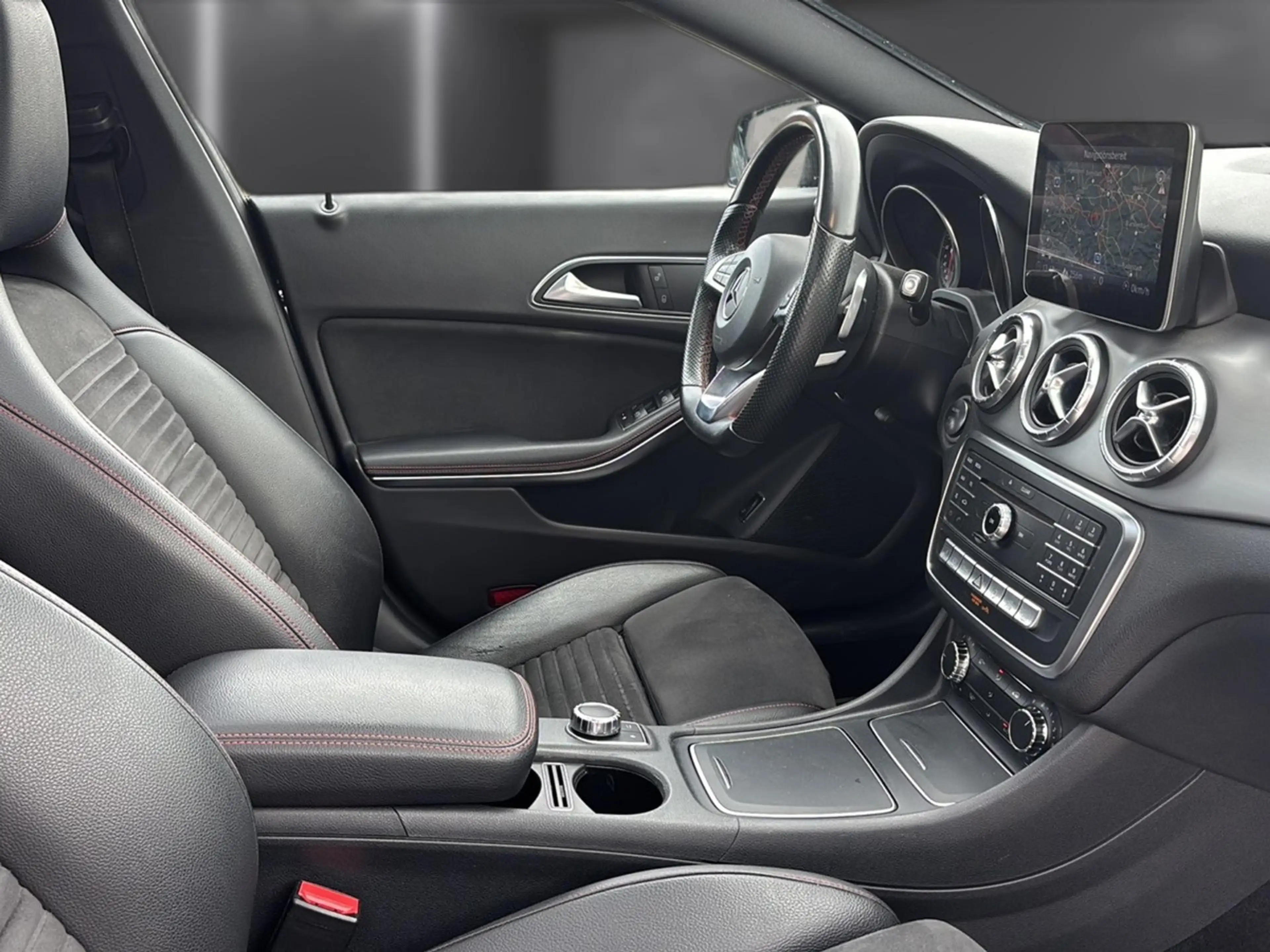 Mercedes-Benz CLA 220 AMG Line 4Matic *LED*SHZ*AHZV*NAVI — photo 14