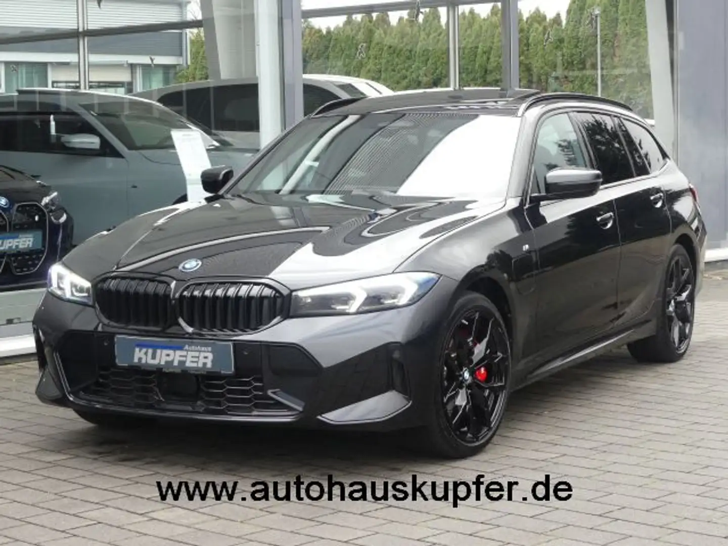 BMW 330 e Tour xDrive M Sportpaket PRO Pano° Ad.LED Schwarz - 1