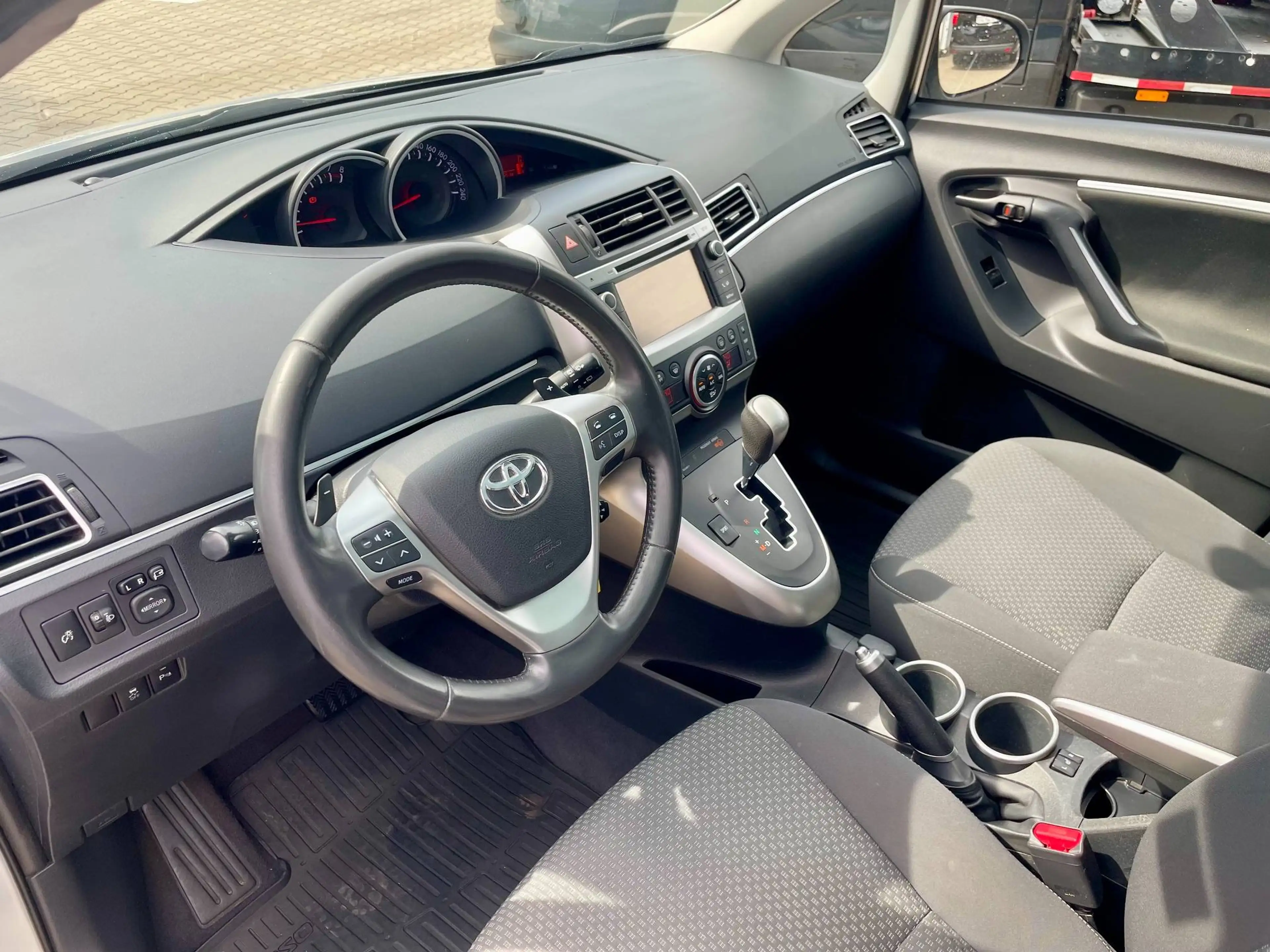 Toyota Verso 1.8 Life AT*KAMERA*SH*PDC — photo 12