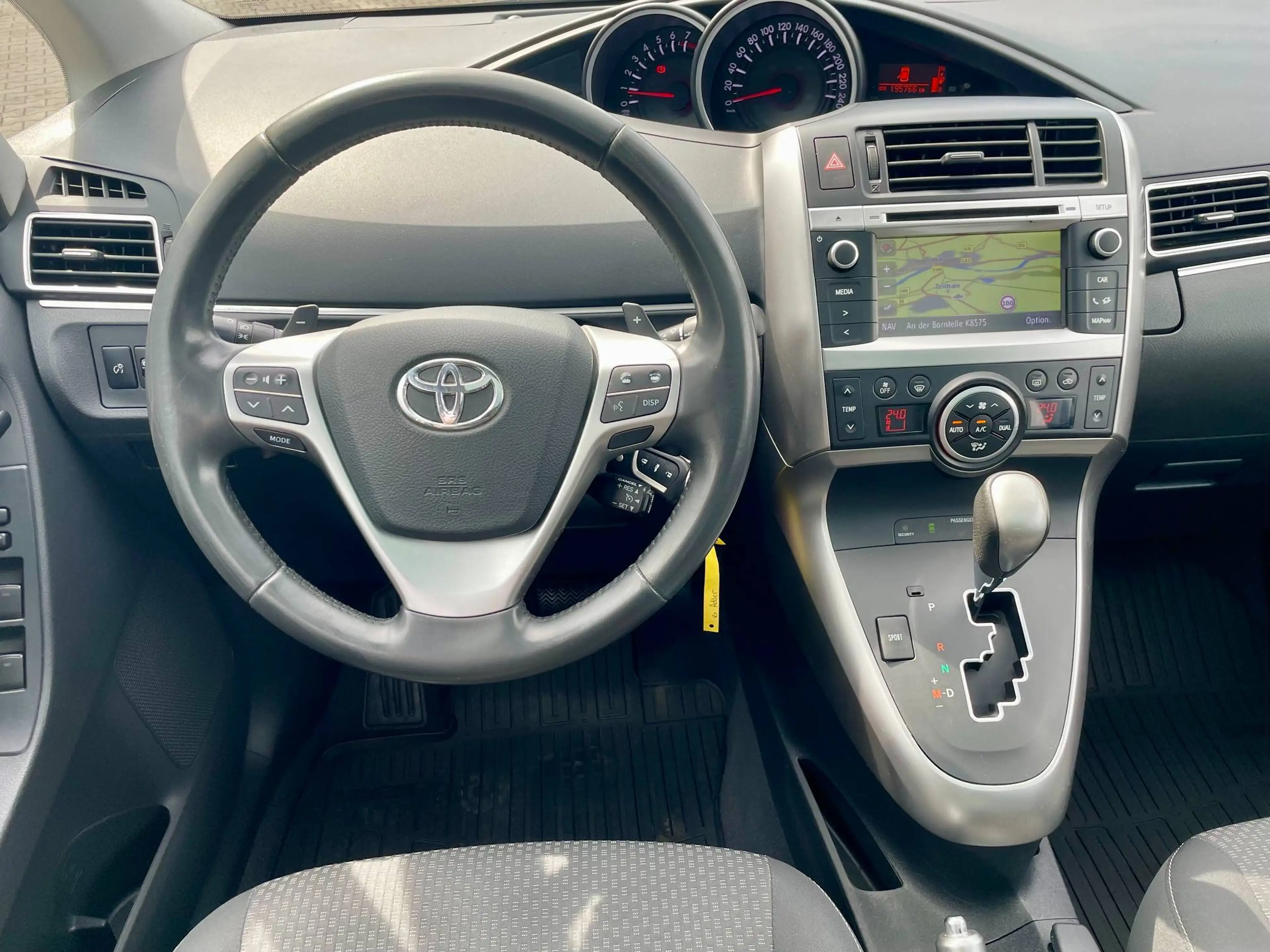 Toyota Verso 1.8 Life AT*KAMERA*SH*PDC — photo 14
