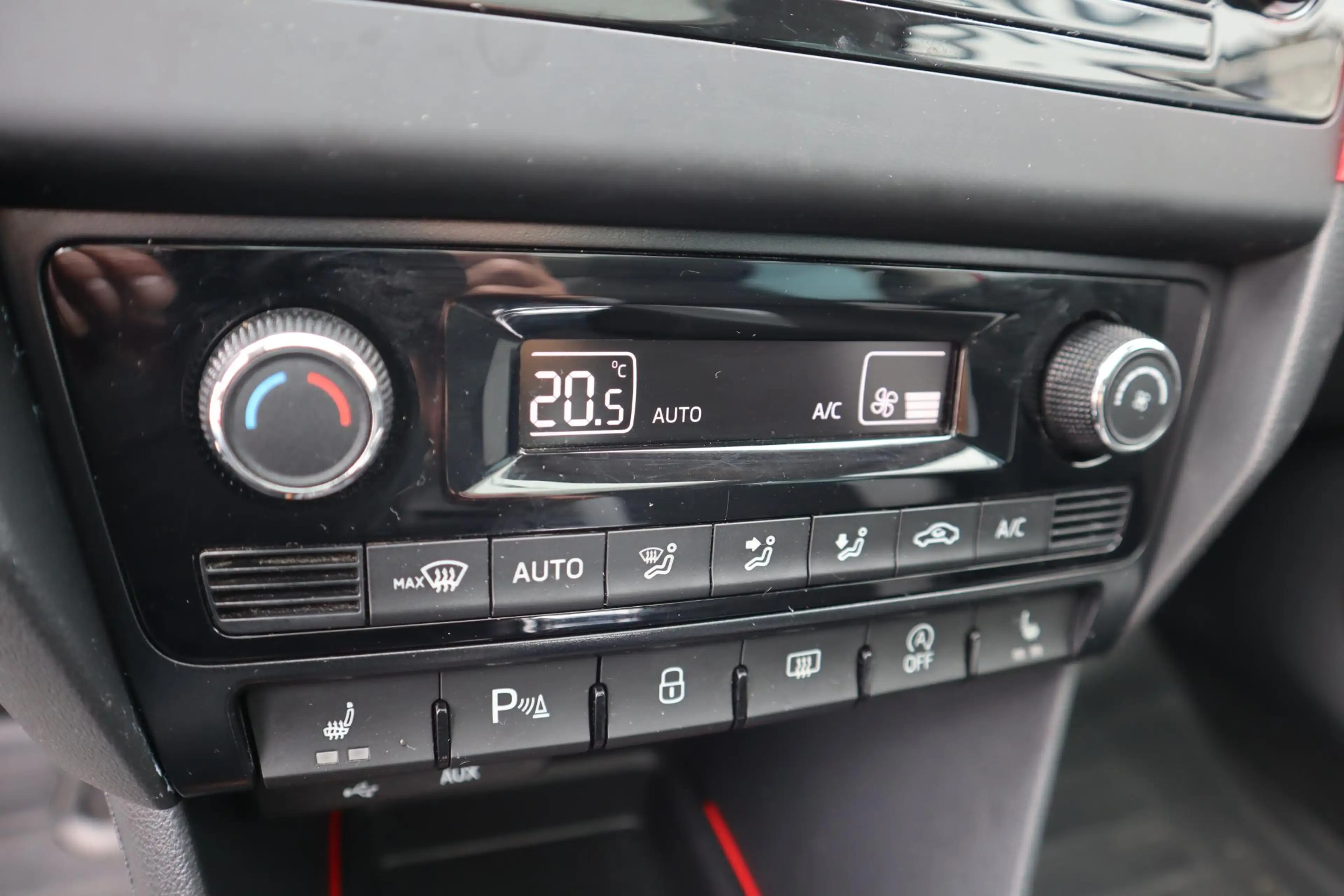 Skoda Rapid/Spaceback SPEEDBACK 1.2 TSI GREENTECH JOY PANORAMADAK|TREKHA — photo 8